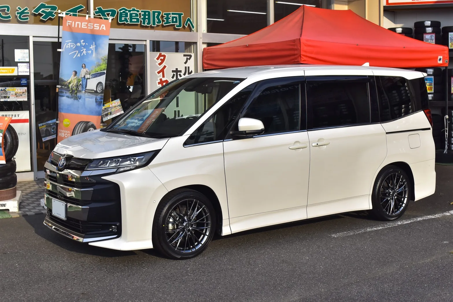 Work Schwert Brunnen LX on Toyota Esquire R80