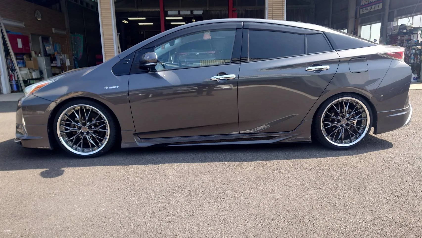 Work Schwert Brunnen on Toyota Prius XW50, photo 3