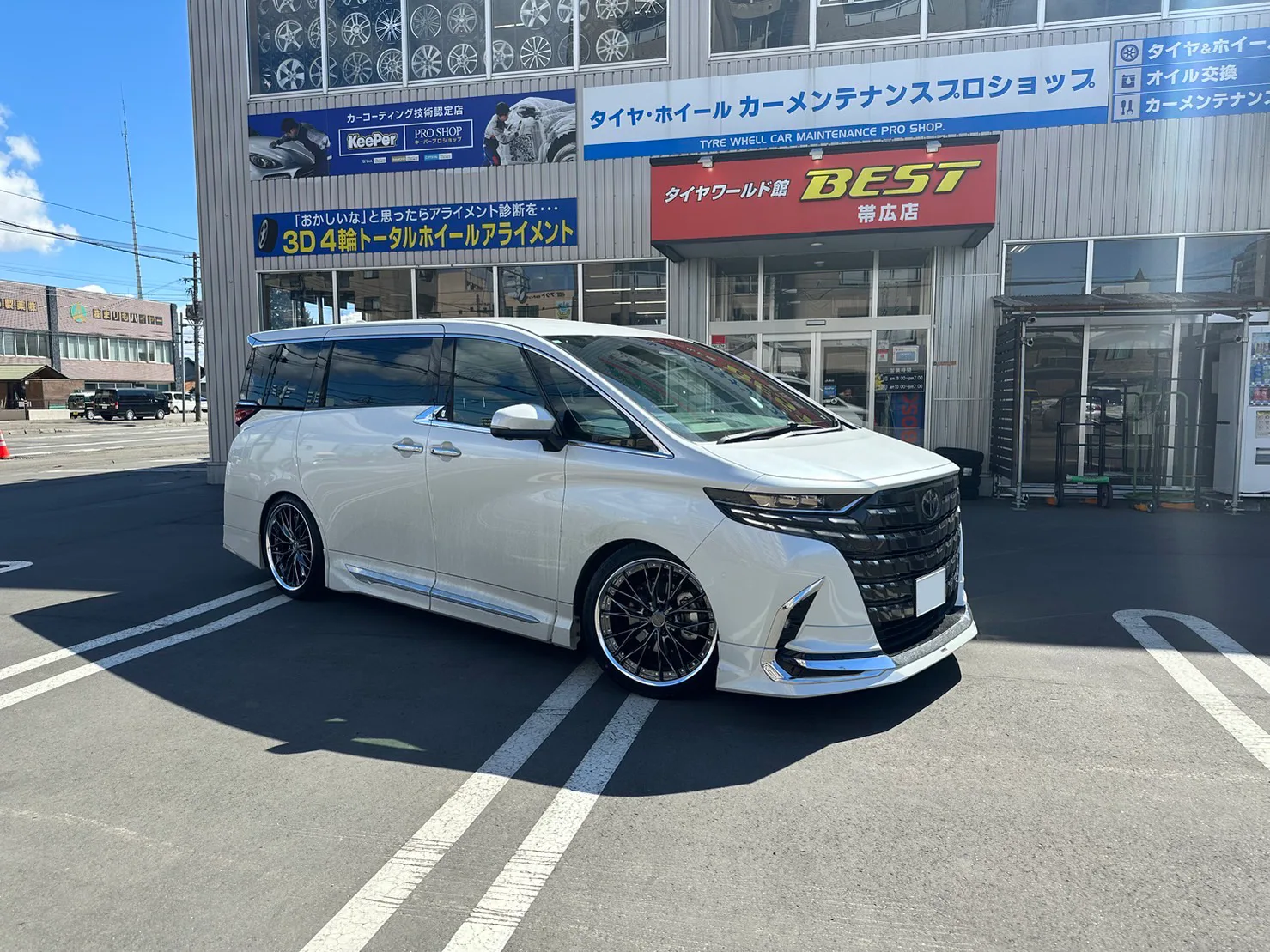 Work Schwert Brunnen on Toyota Vellfire AH40