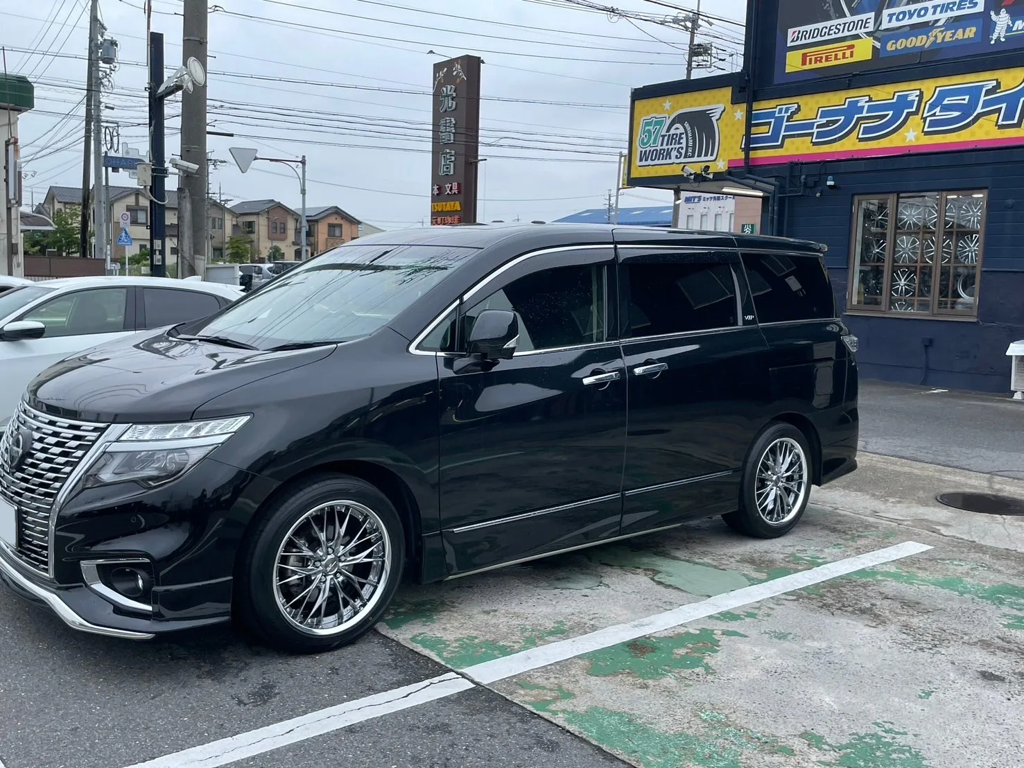 Work Schwert Brunnen on Nissan Elgrand E52