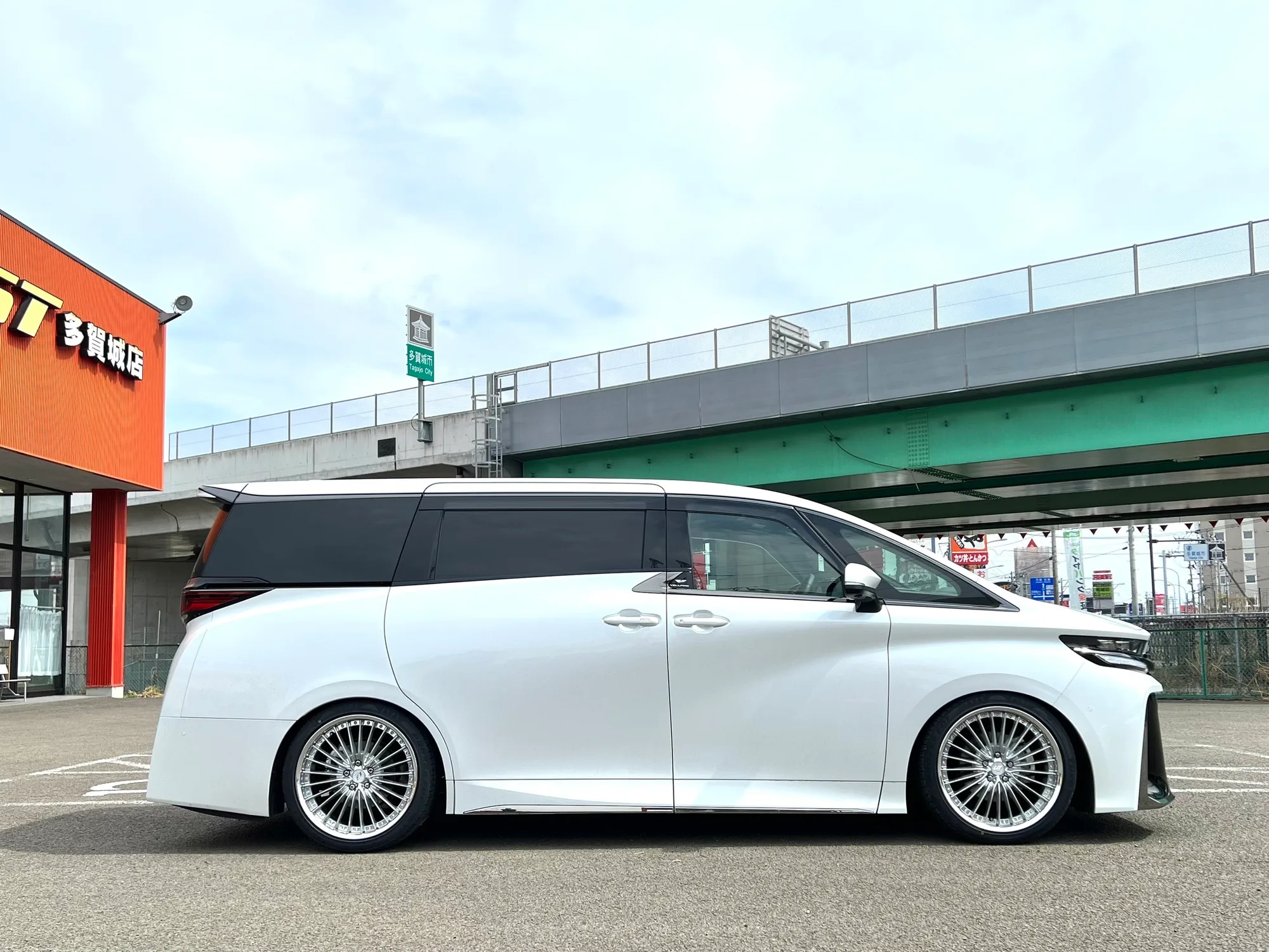 Work Schwert Glason on Toyota Vellfire AH40