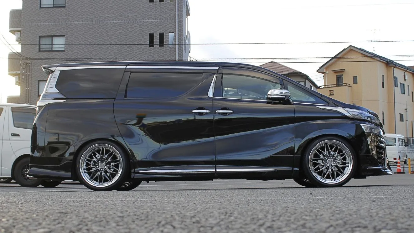 Work Schwert Quell on Toyota Vellfire AH30, photo 2