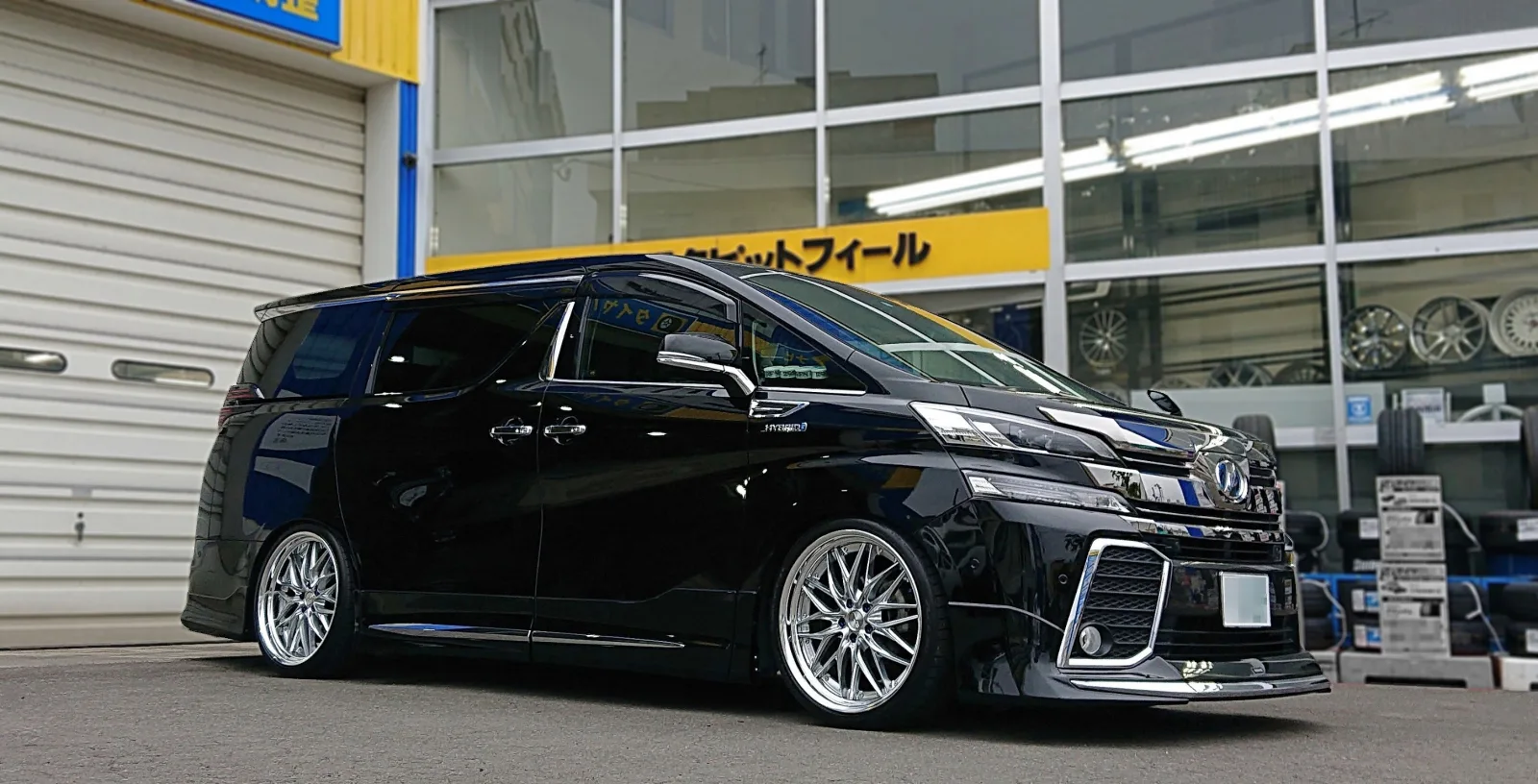 Work Schwert Quell on Toyota Vellfire AH30