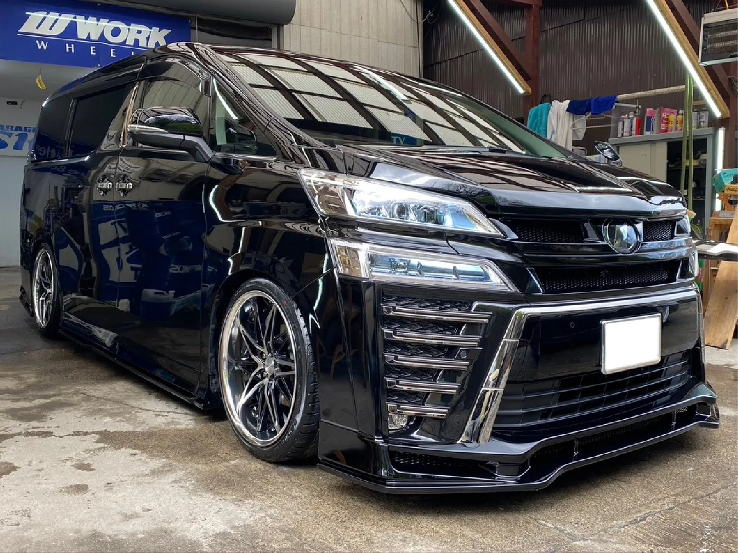 Work Schwert SG1 on Toyota Vellfire AH30