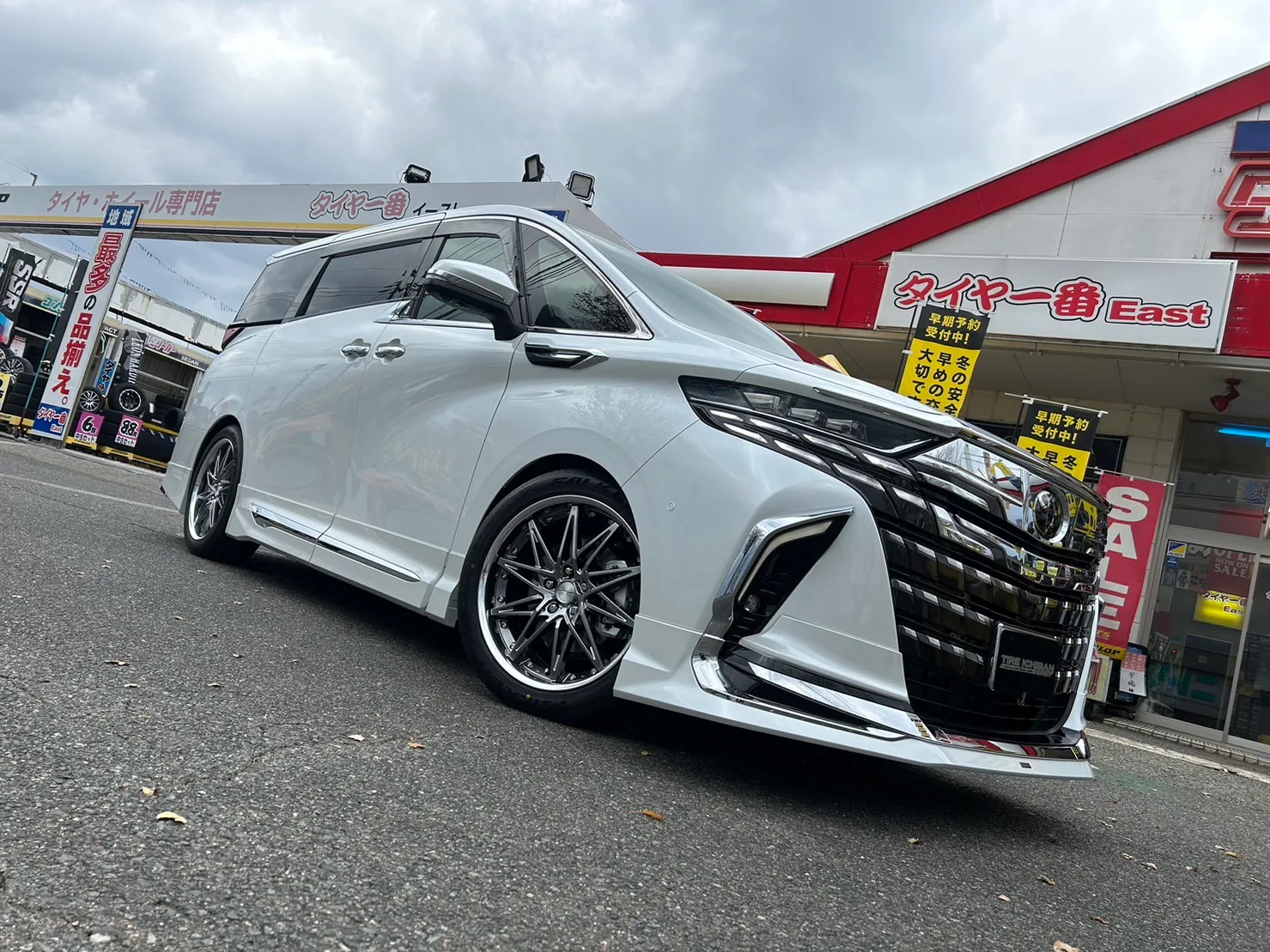 Work Schwert SG1 on Toyota Vellfire AH30, photo 3