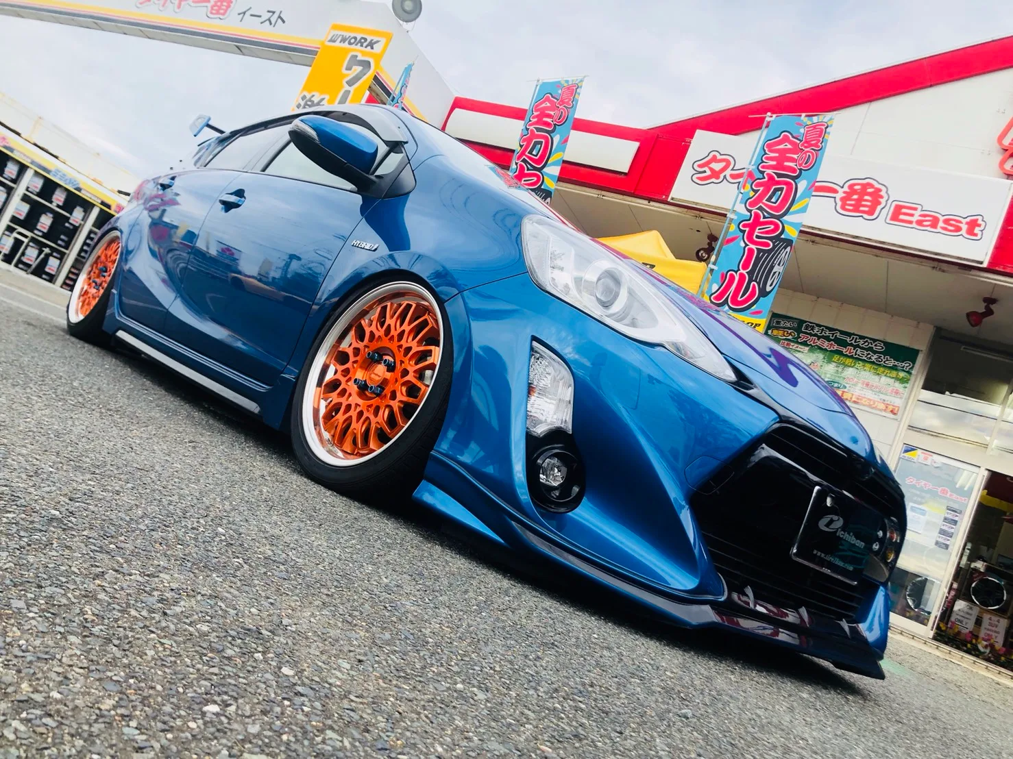 Work Seeker CX on Toyota Aqua NHP10