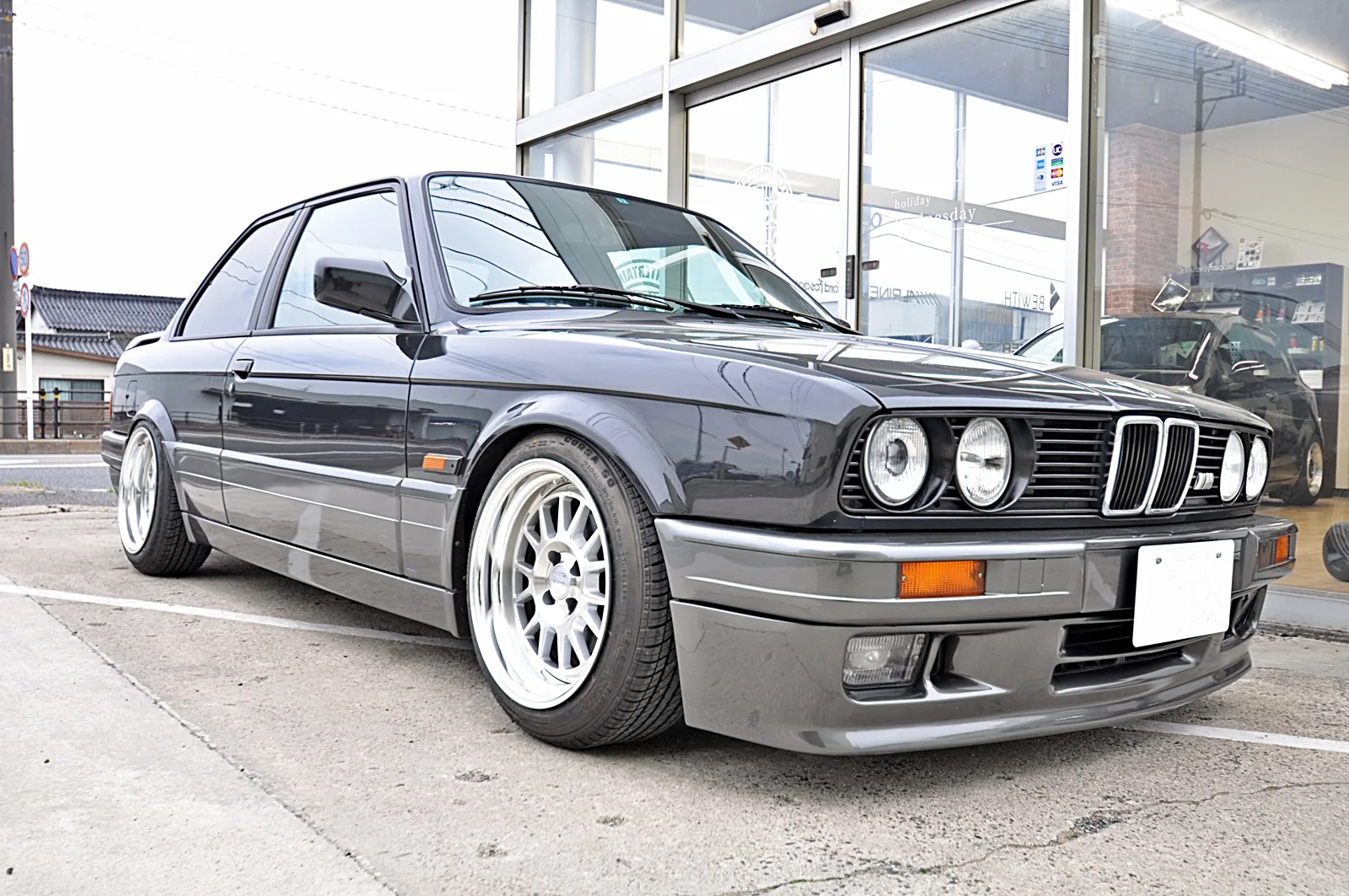 Work Seeker FX on BMW 3 Series E30.2