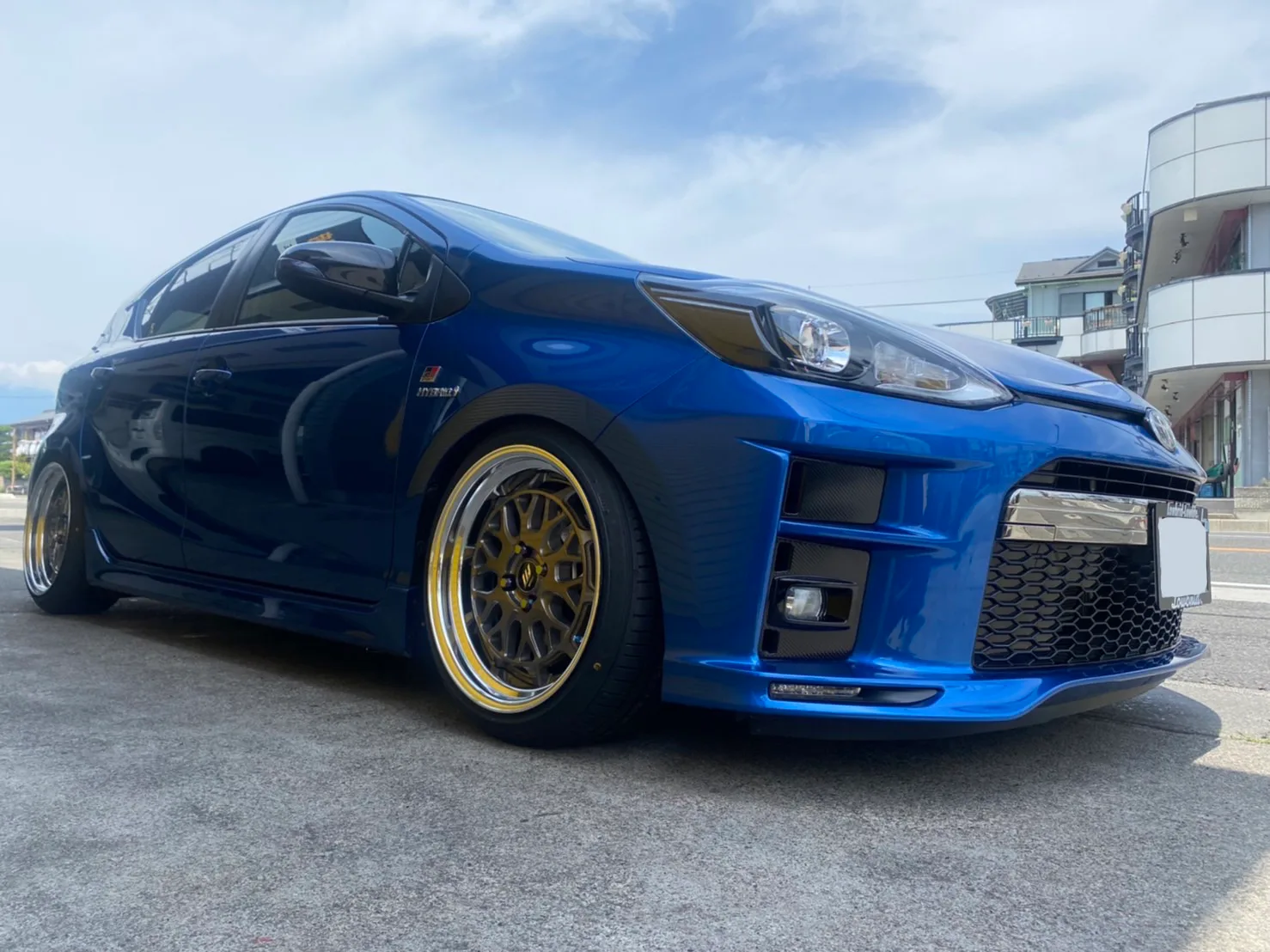 Work Seeker MX on Toyota Aqua NHP10