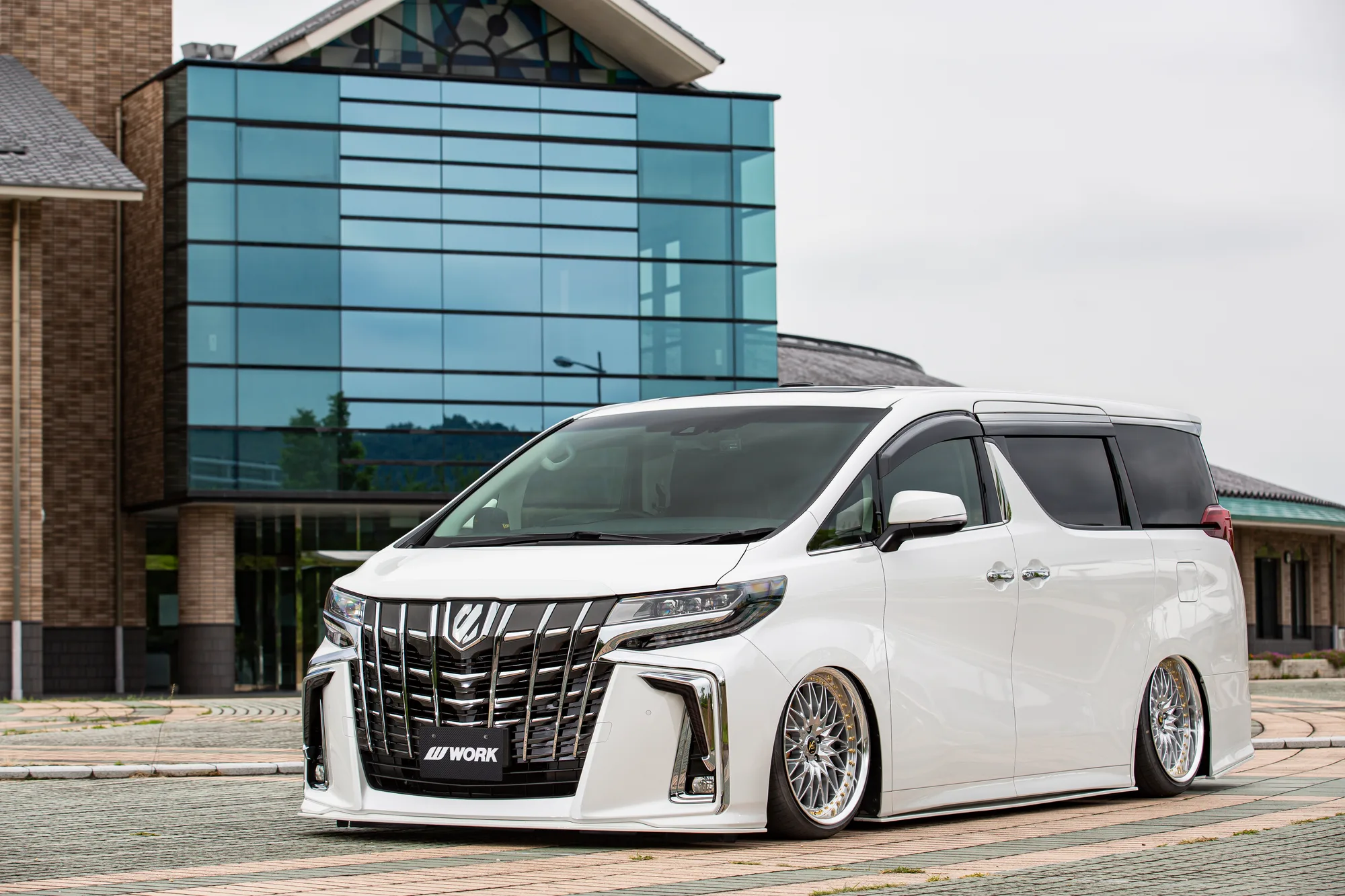 Work VS XV on Toyota Vellfire AH30, photo 6