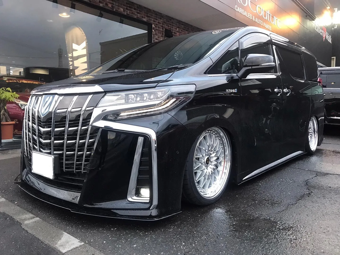 Work VS XV on Toyota Vellfire AH30, photo 3