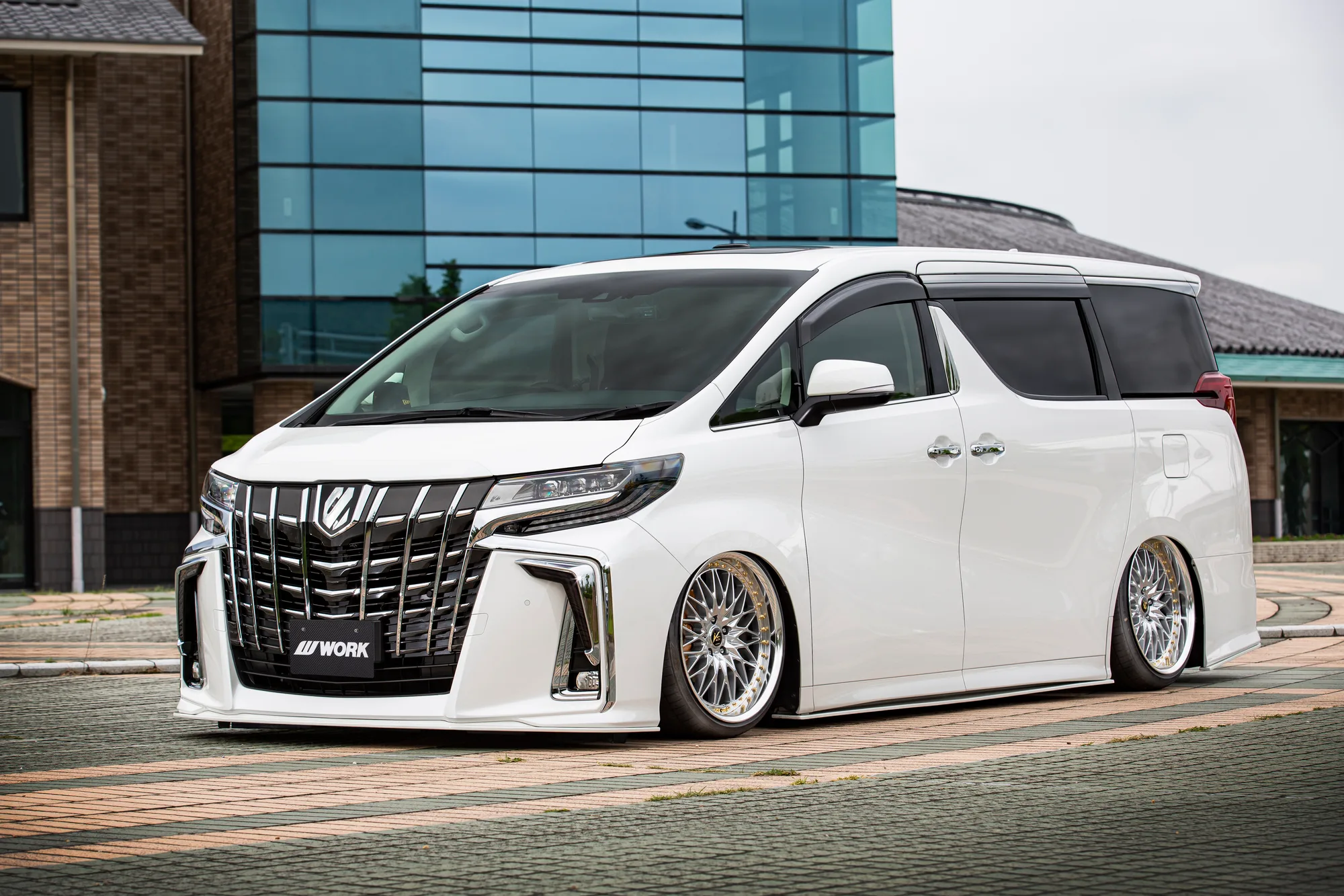 Work VS XV on Toyota Vellfire AH30, photo 7