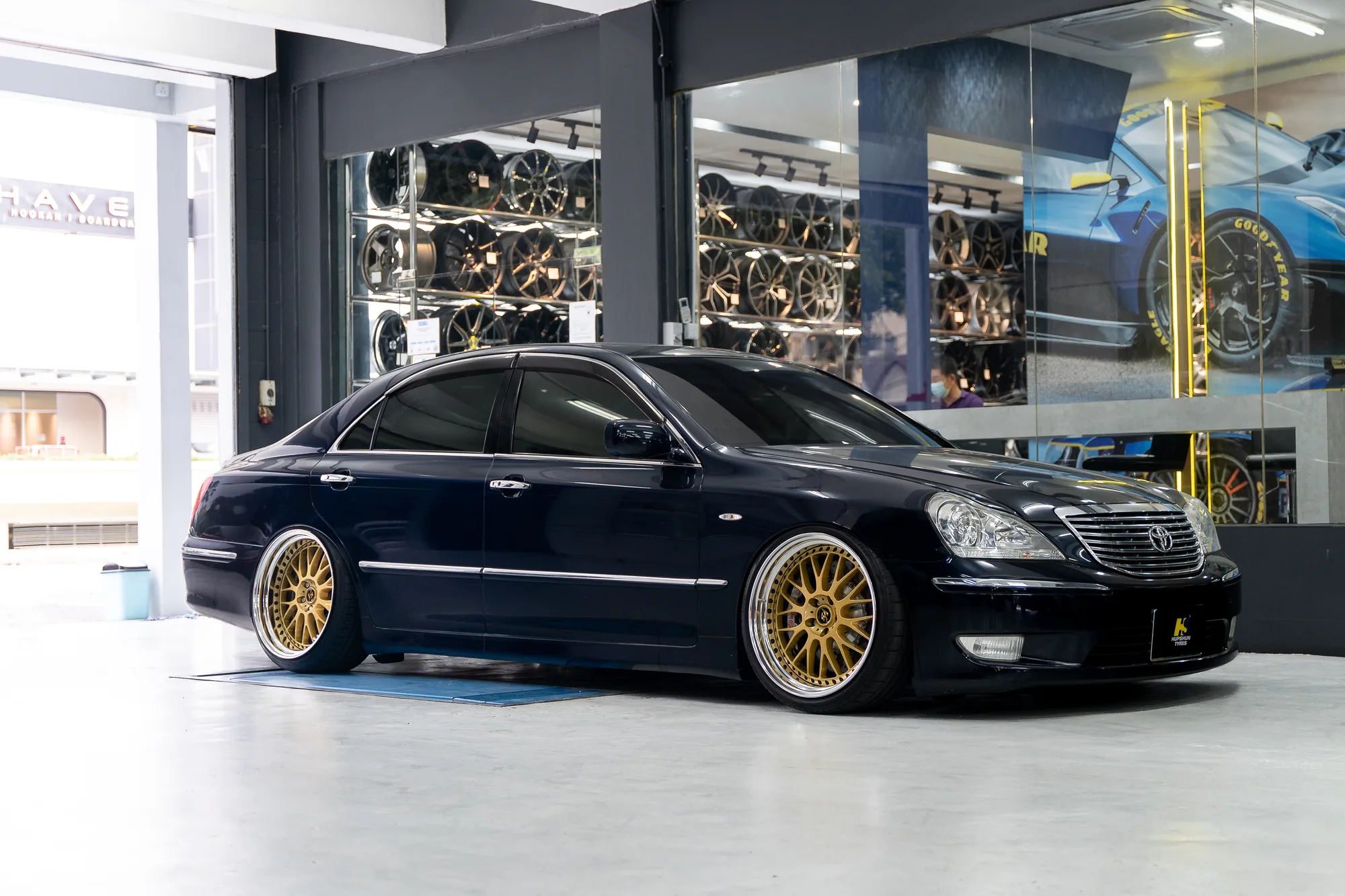Work VS XX on Toyota Crown Majesta S180, photo 3
