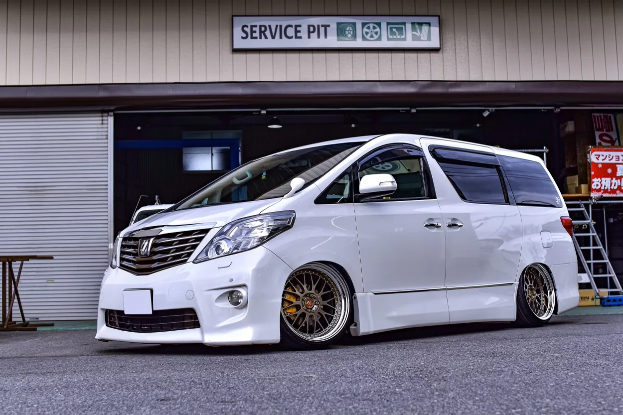 Work VS XX on Toyota Vellfire AH20, photo 2