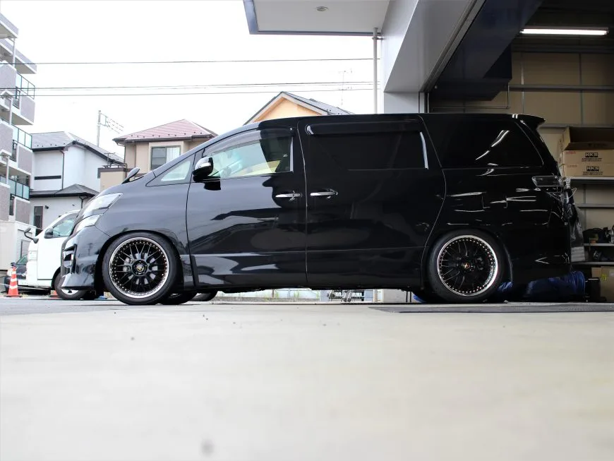Work VS XX on Toyota Vellfire AH20, photo 4