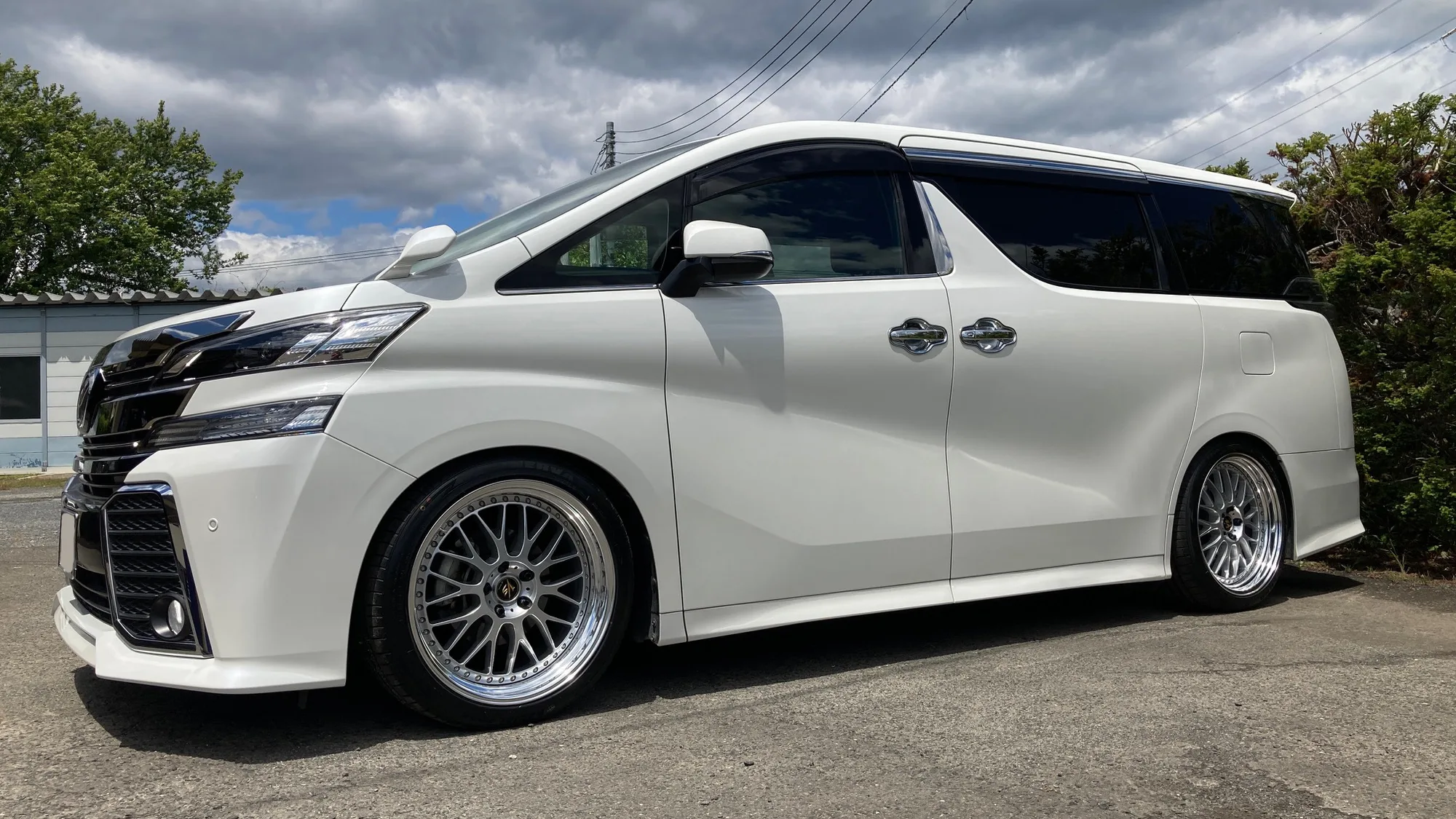 Work VS XX on Toyota Vellfire AH20, photo 7