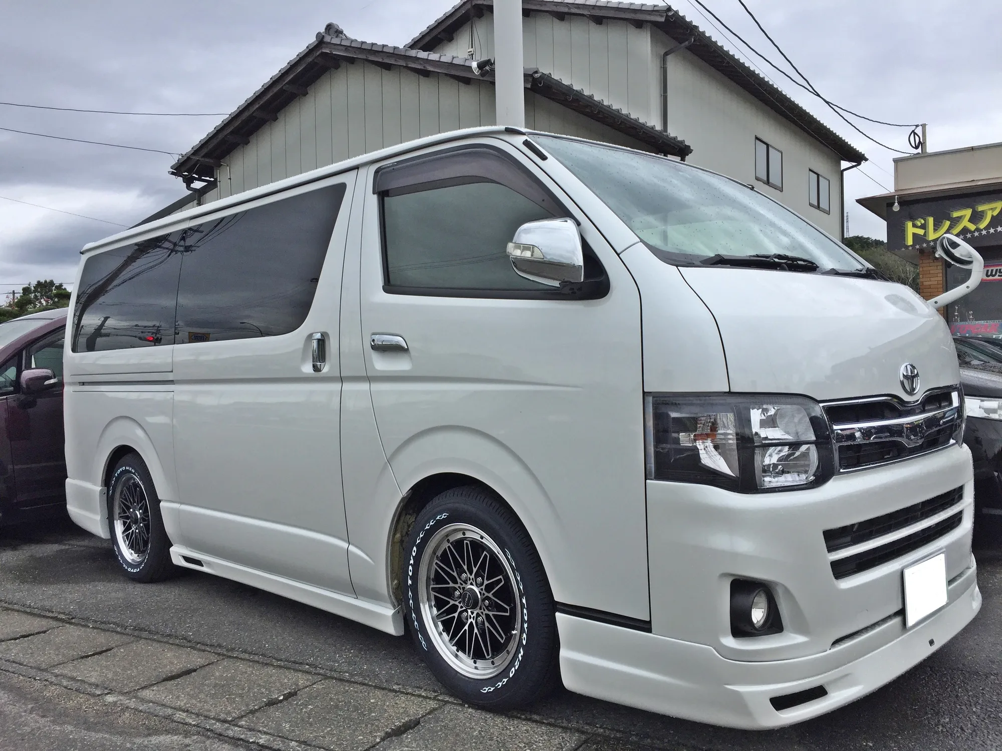Work Xtrap 03HC on Toyota Hiace H200