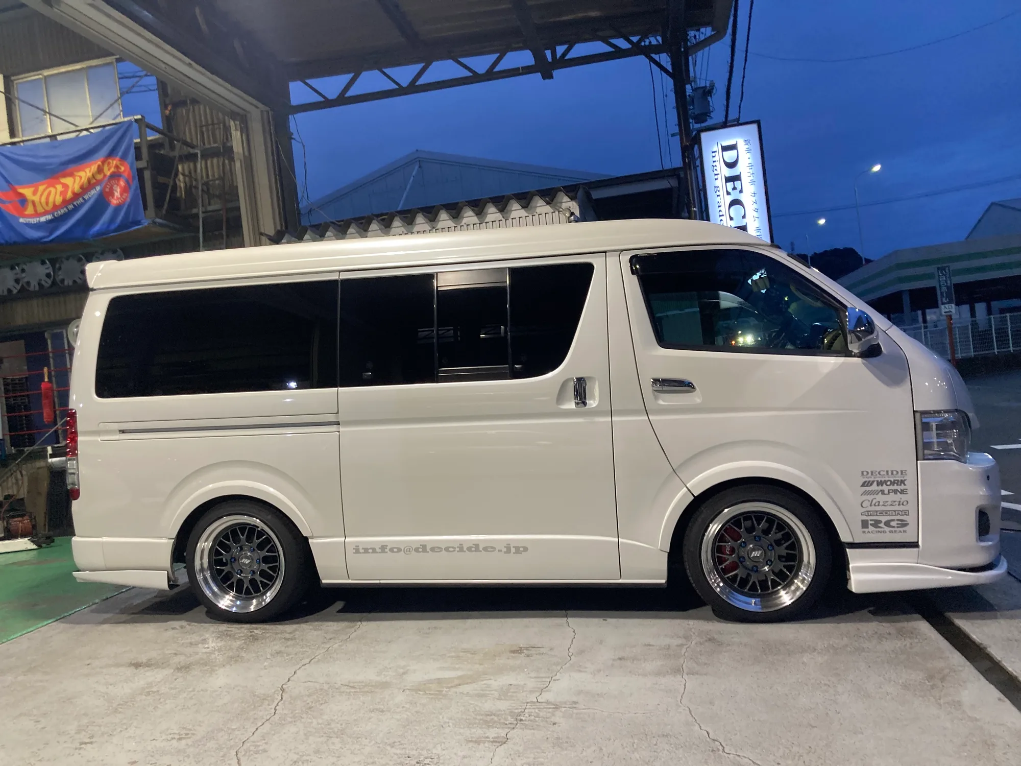 Work Xtrap M1HC on Toyota Hiace H200, photo 6