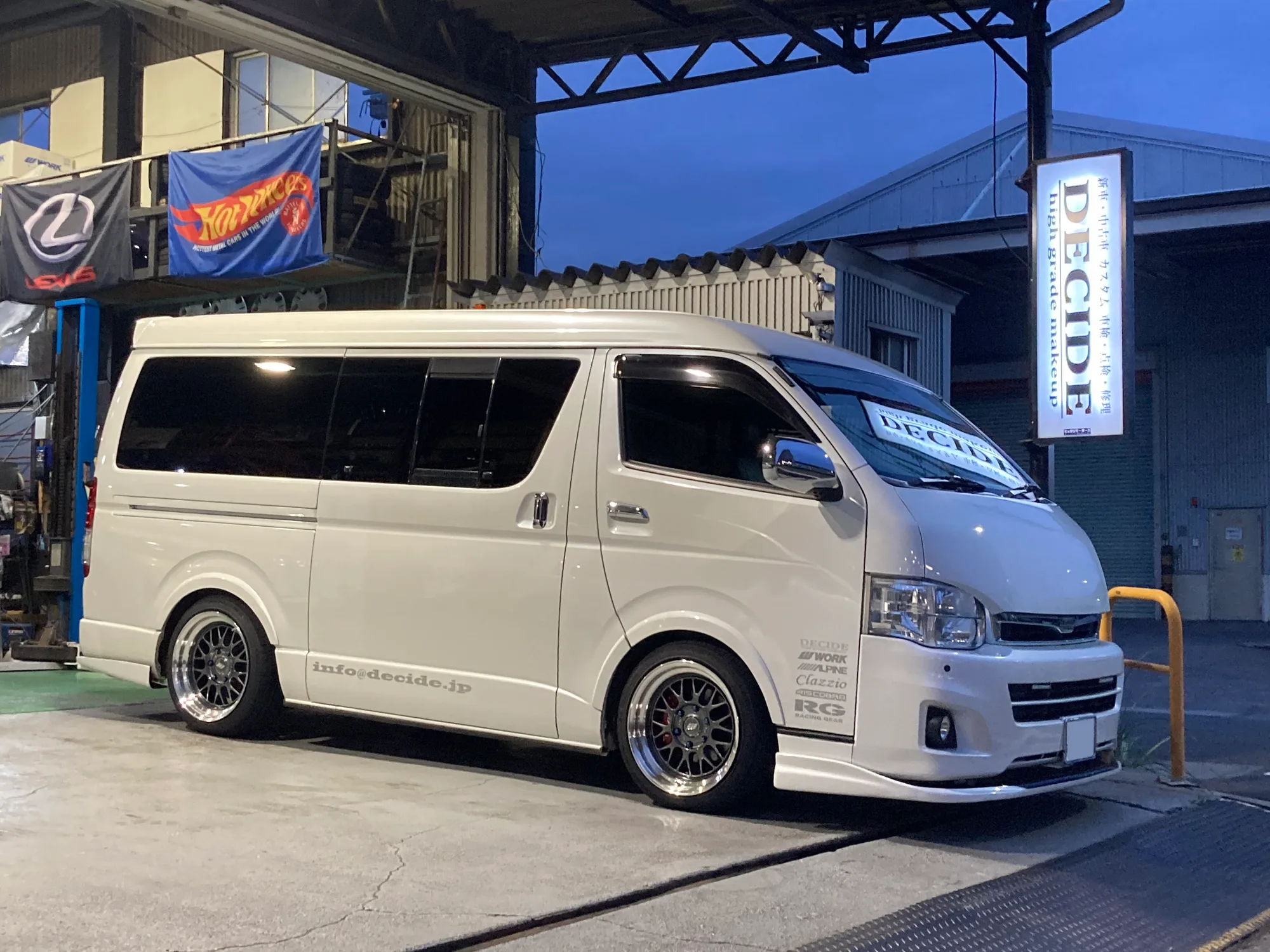 Work Xtrap M1HC on Toyota Hiace H200, photo 5