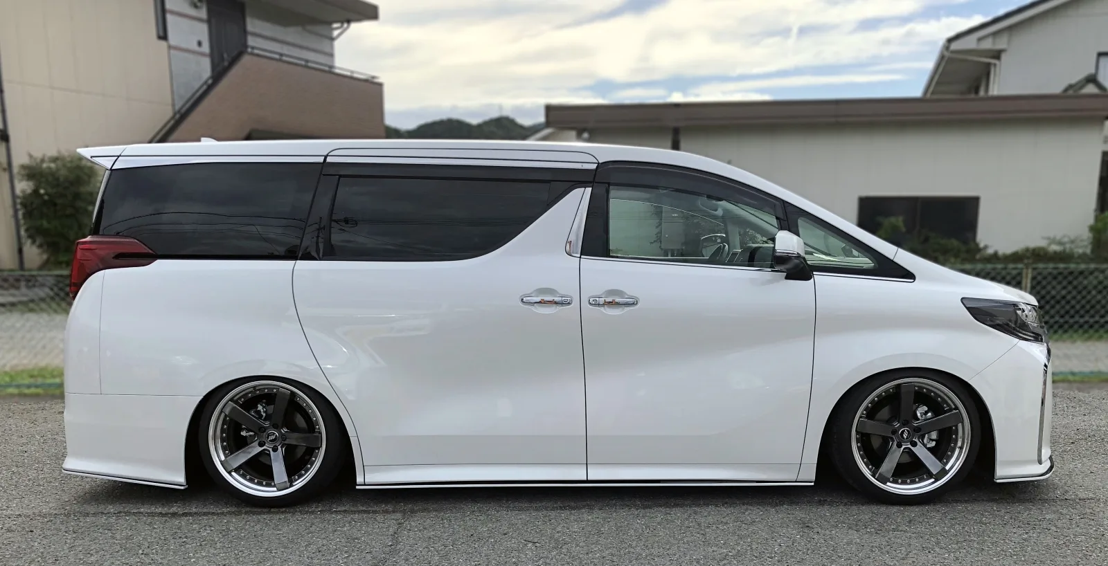Work Zeast ST2 on Toyota Vellfire AH30, photo 4