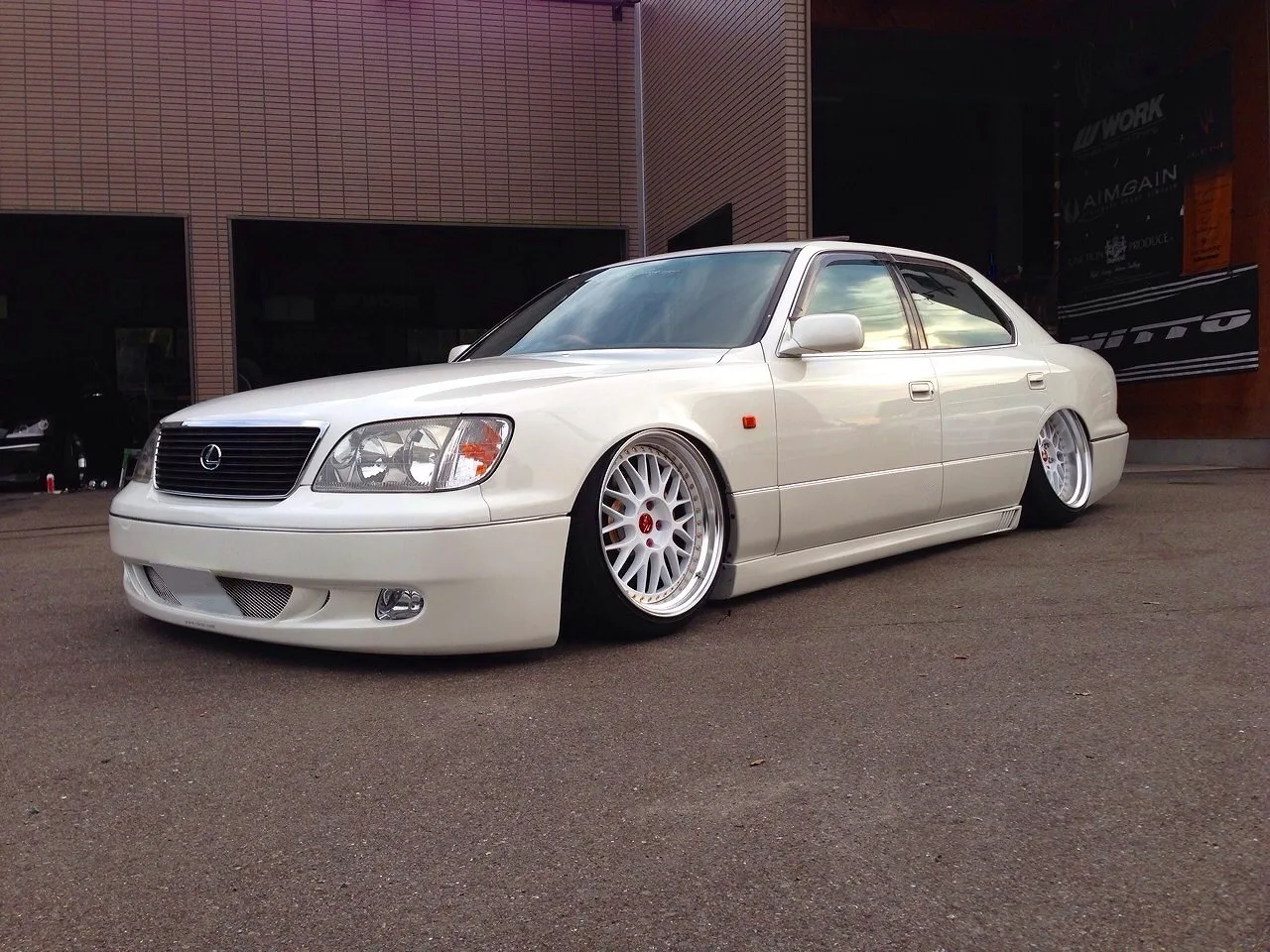 Work Zistance W10M on Toyota Celsior XF20