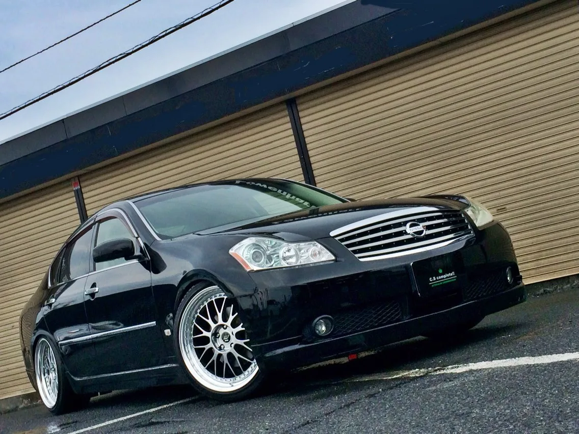 Work Zistance W10M on Nissan Fuga Y50