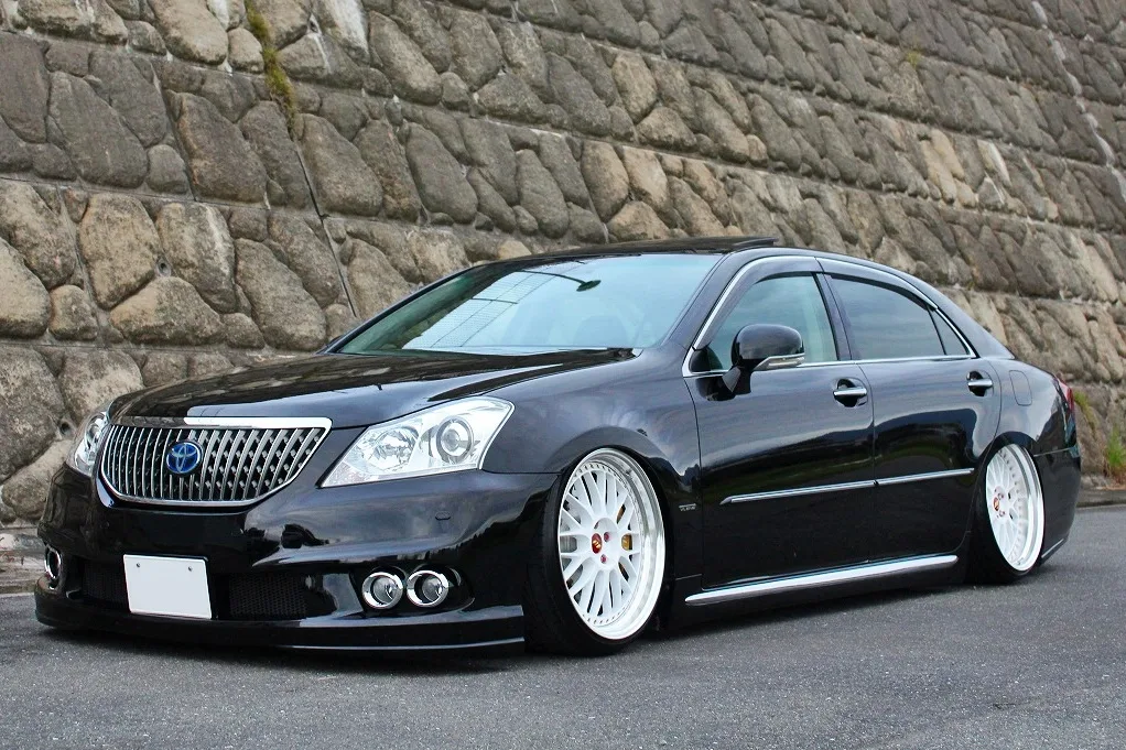 Work Zistance W10M on Toyota Crown Majesta S180