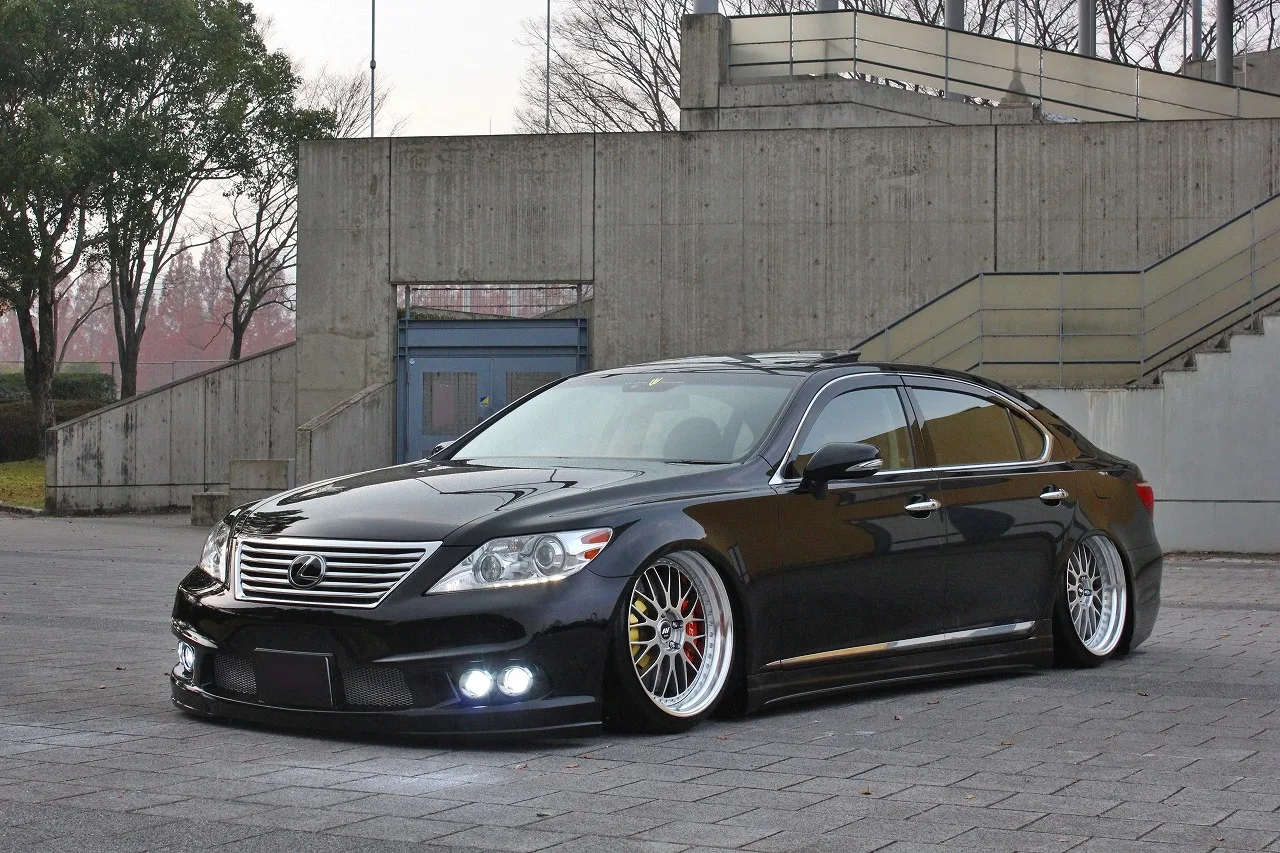 Work Zistance W10M on Lexus LS XF40