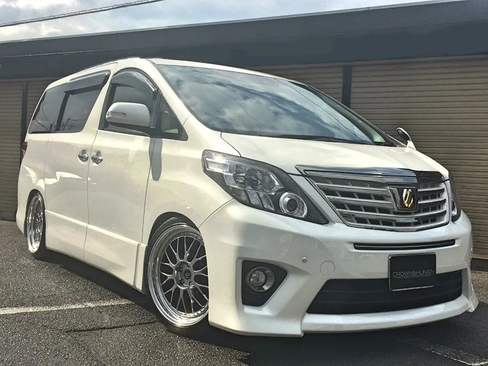 Work Zistance W10M on Toyota Vellfire AH20