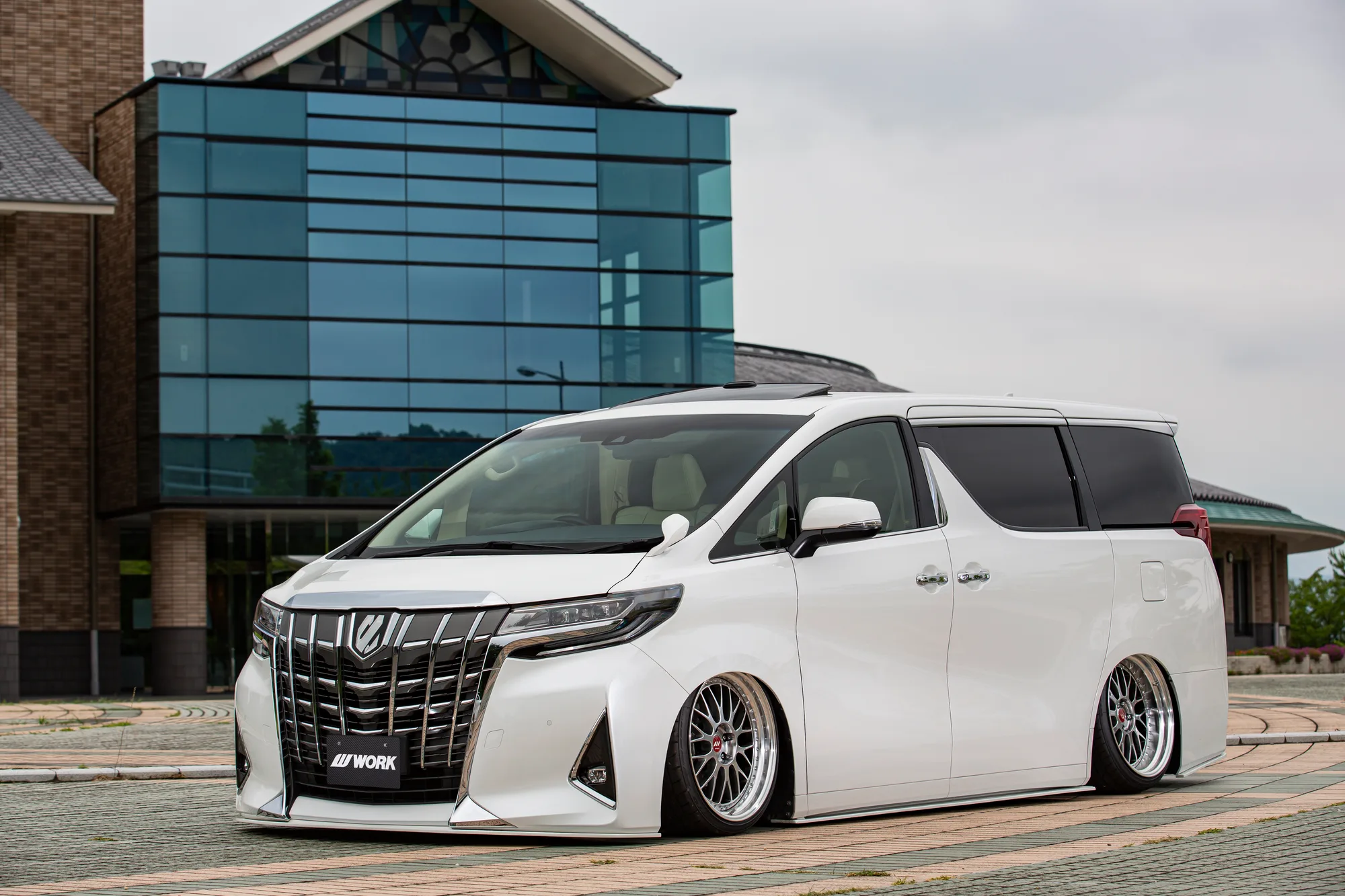 Work Zistance W10M on Toyota Vellfire AH20, photo 12