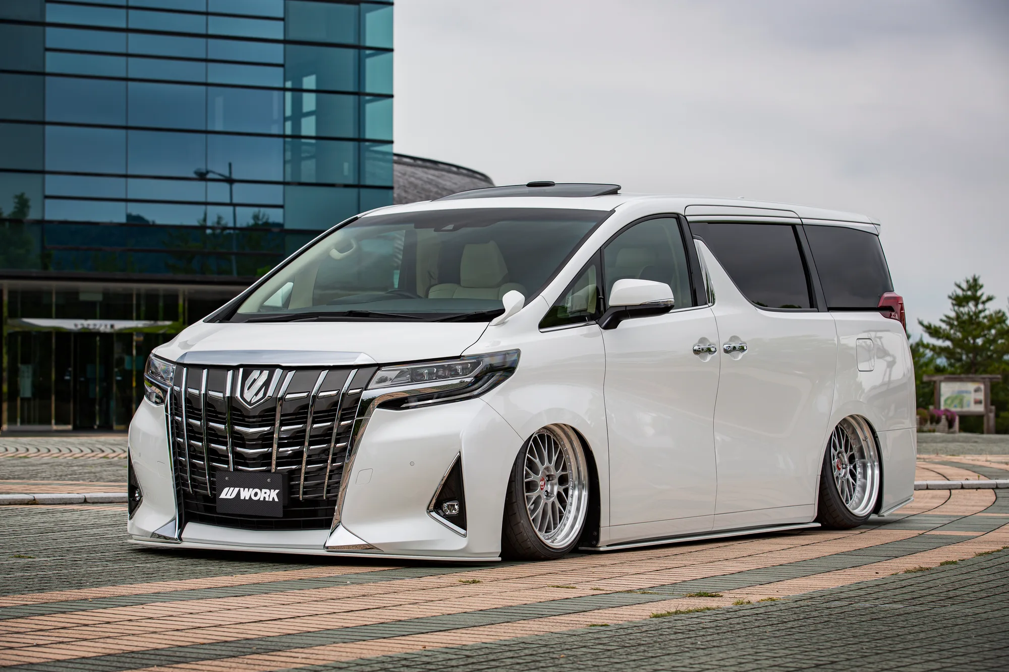 Work Zistance W10M on Toyota Vellfire AH20, photo 9