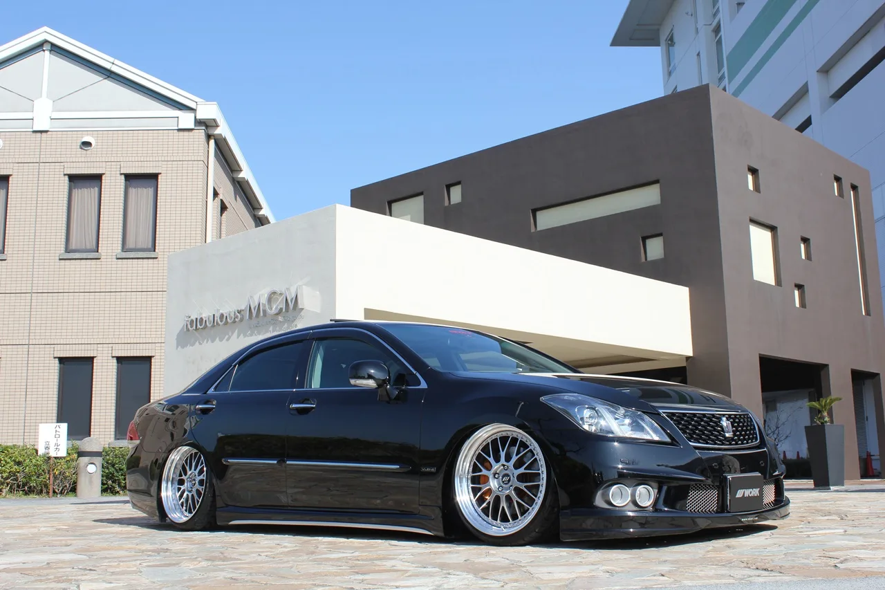 Work Zistance W10M on Toyota Crown S200