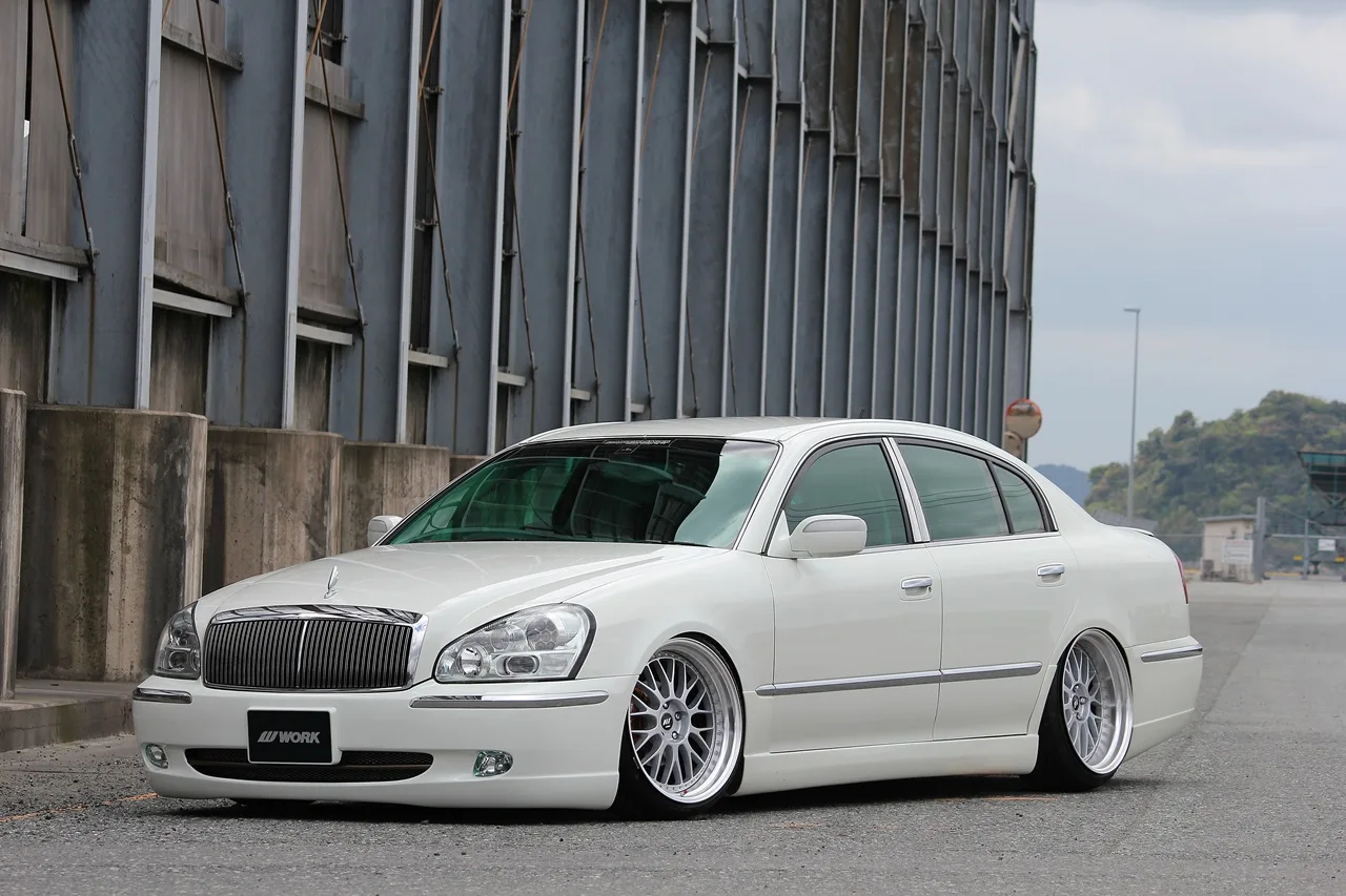 Work Zistance W10M on Nissan President PGF50