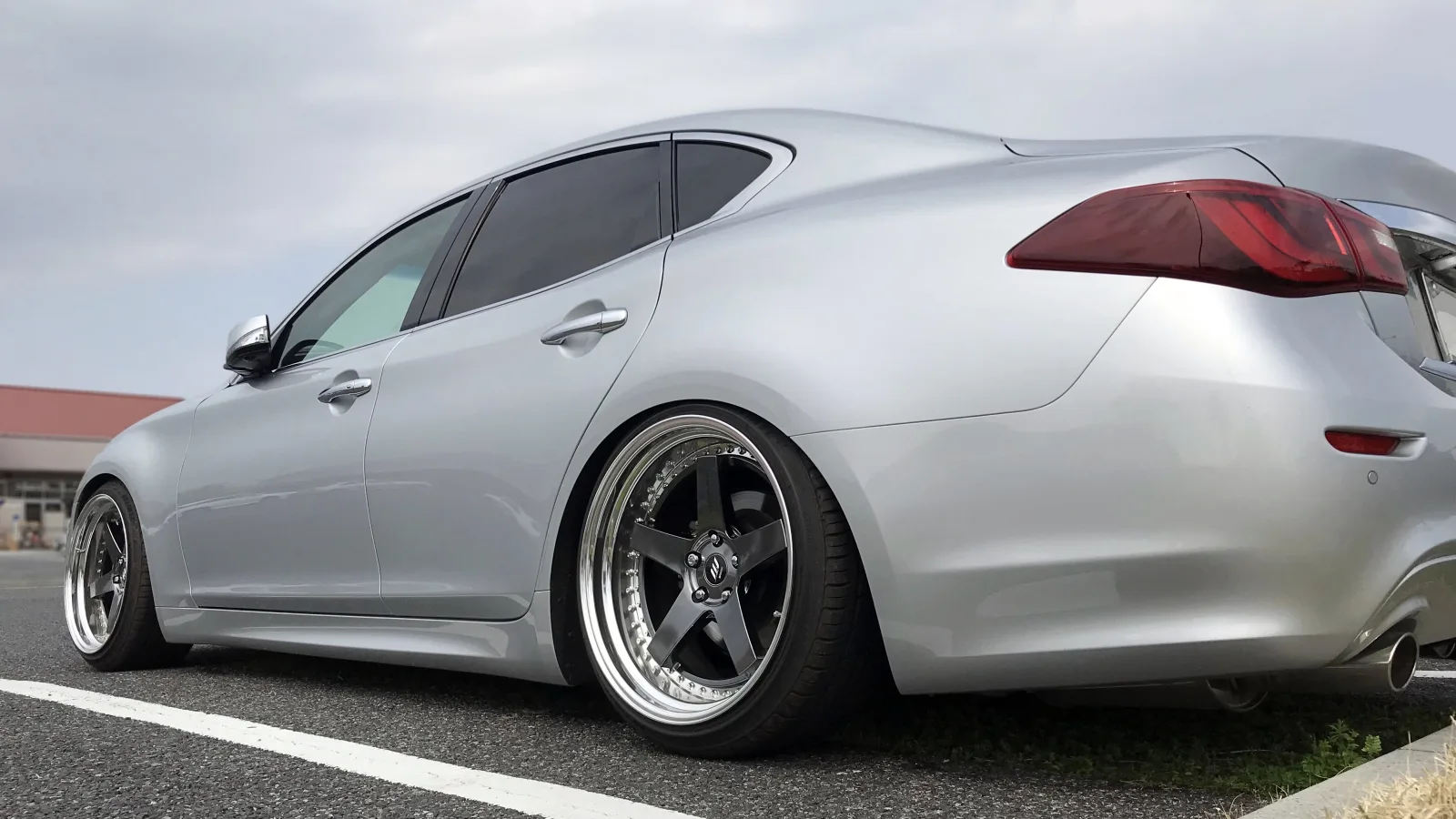 Work Zistance W5S on Nissan Fuga Y51
