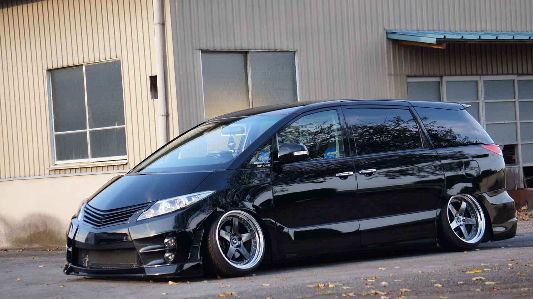 Work Zistance W5S on Toyota Estima XR50