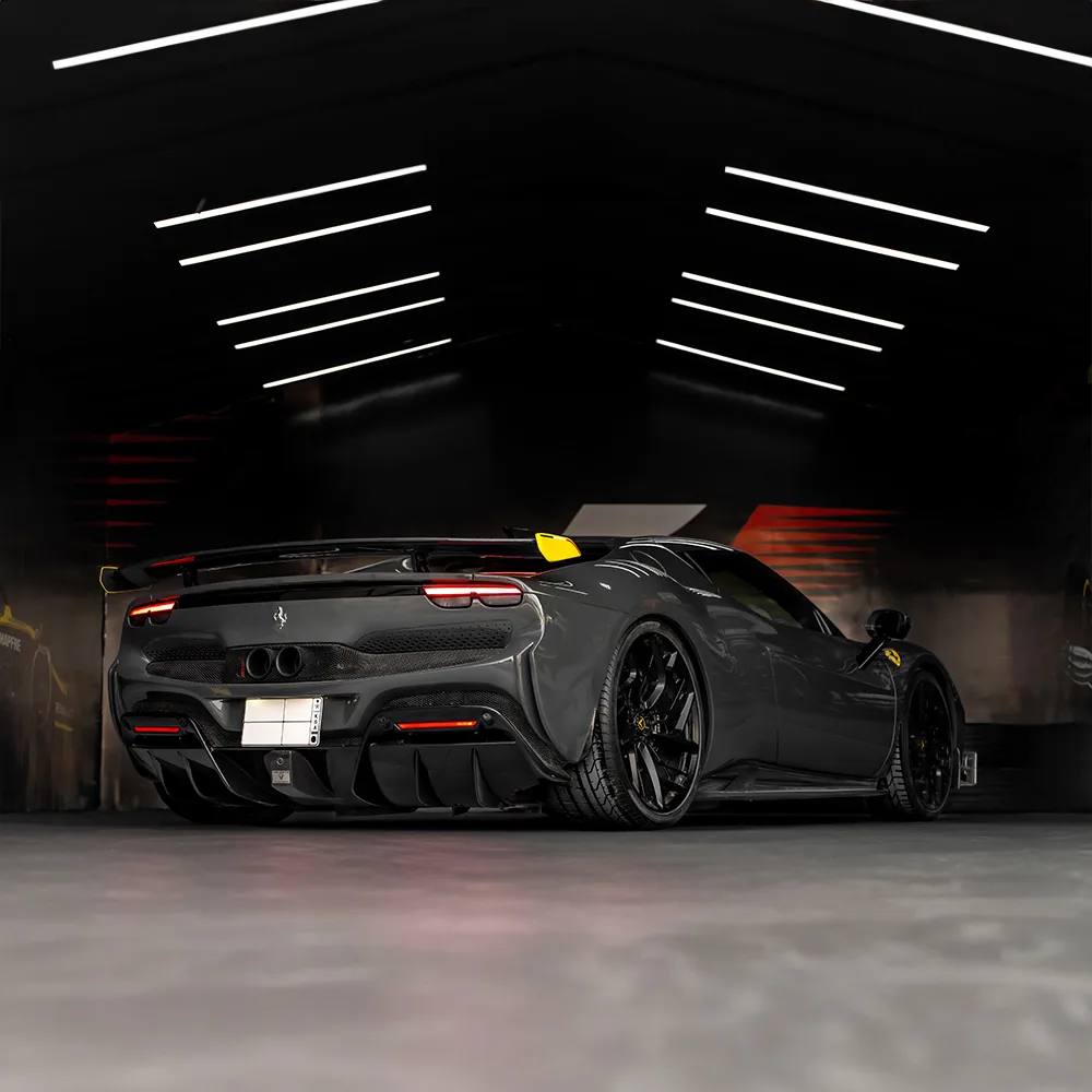 Venuum Black Ferrari 296