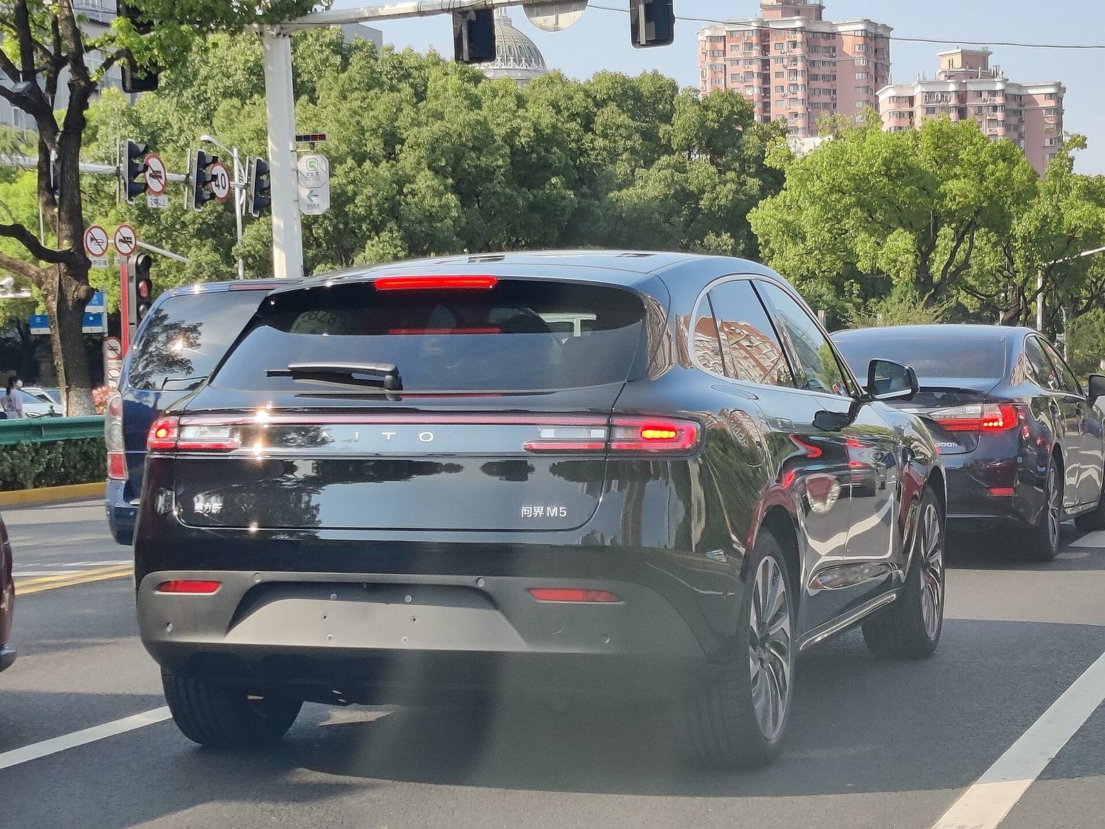 M5 EREV RWD