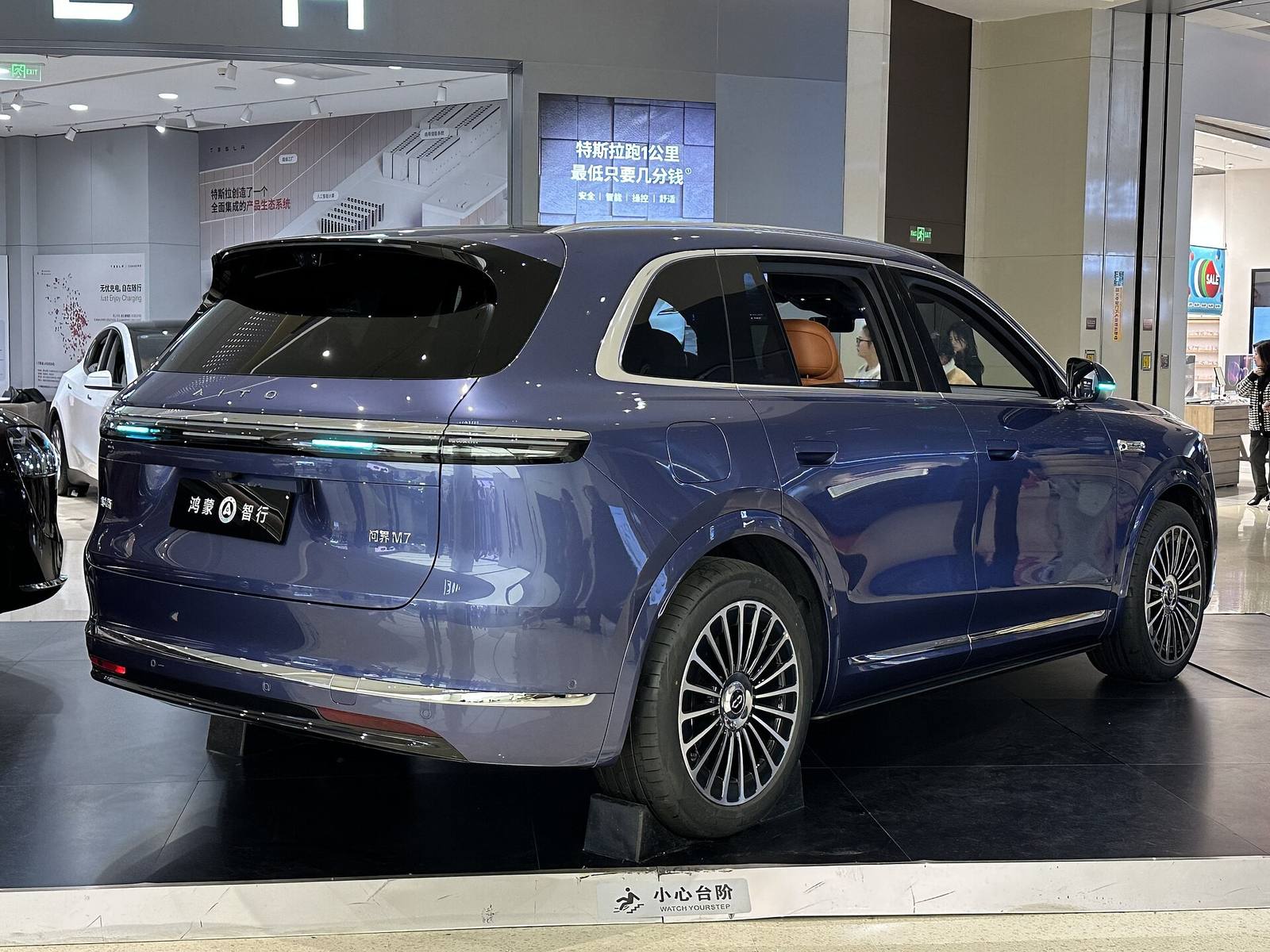 M7 EREV RWD