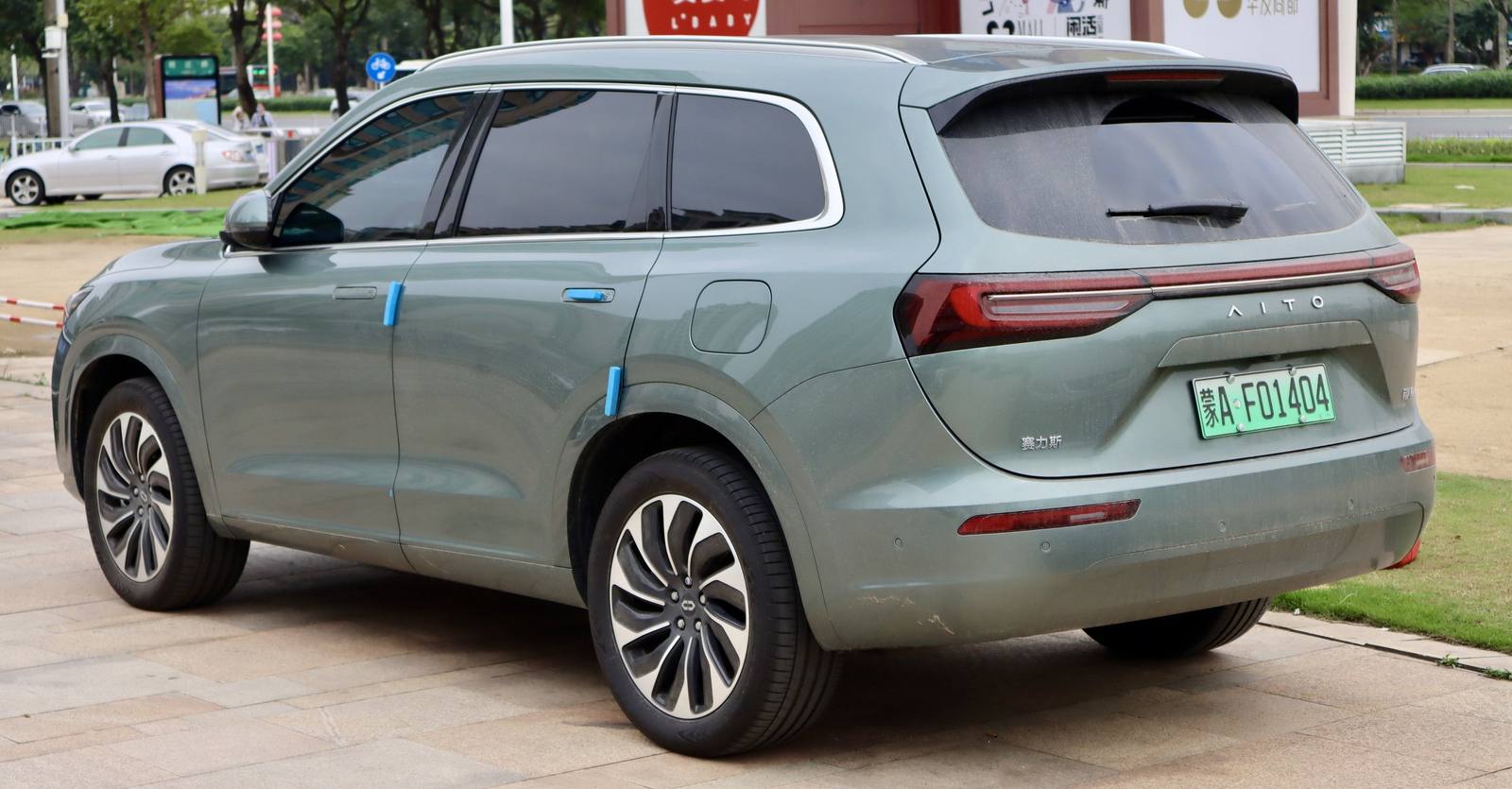 M7 EREV RWD