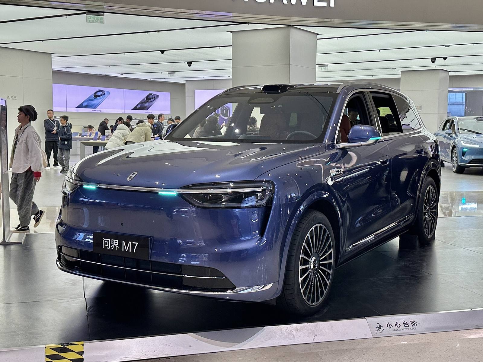 M7 EREV RWD