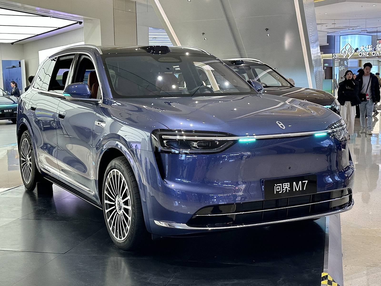 M7 EREV RWD