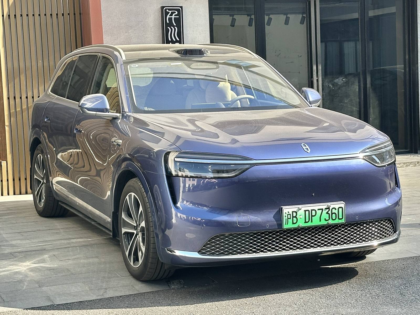 M7 EREV RWD
