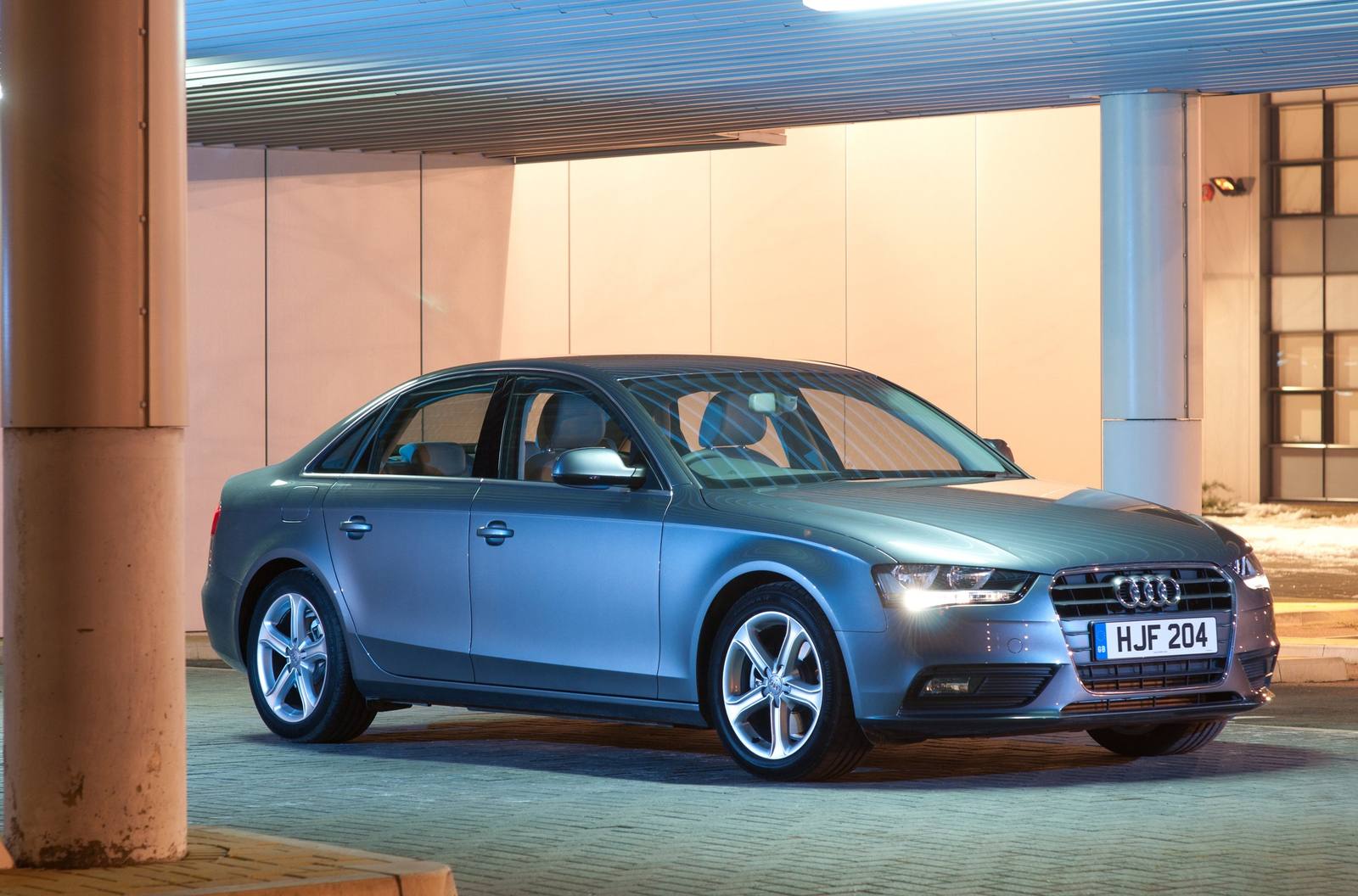 A4 2.0 TFSI S-line plus Sedan