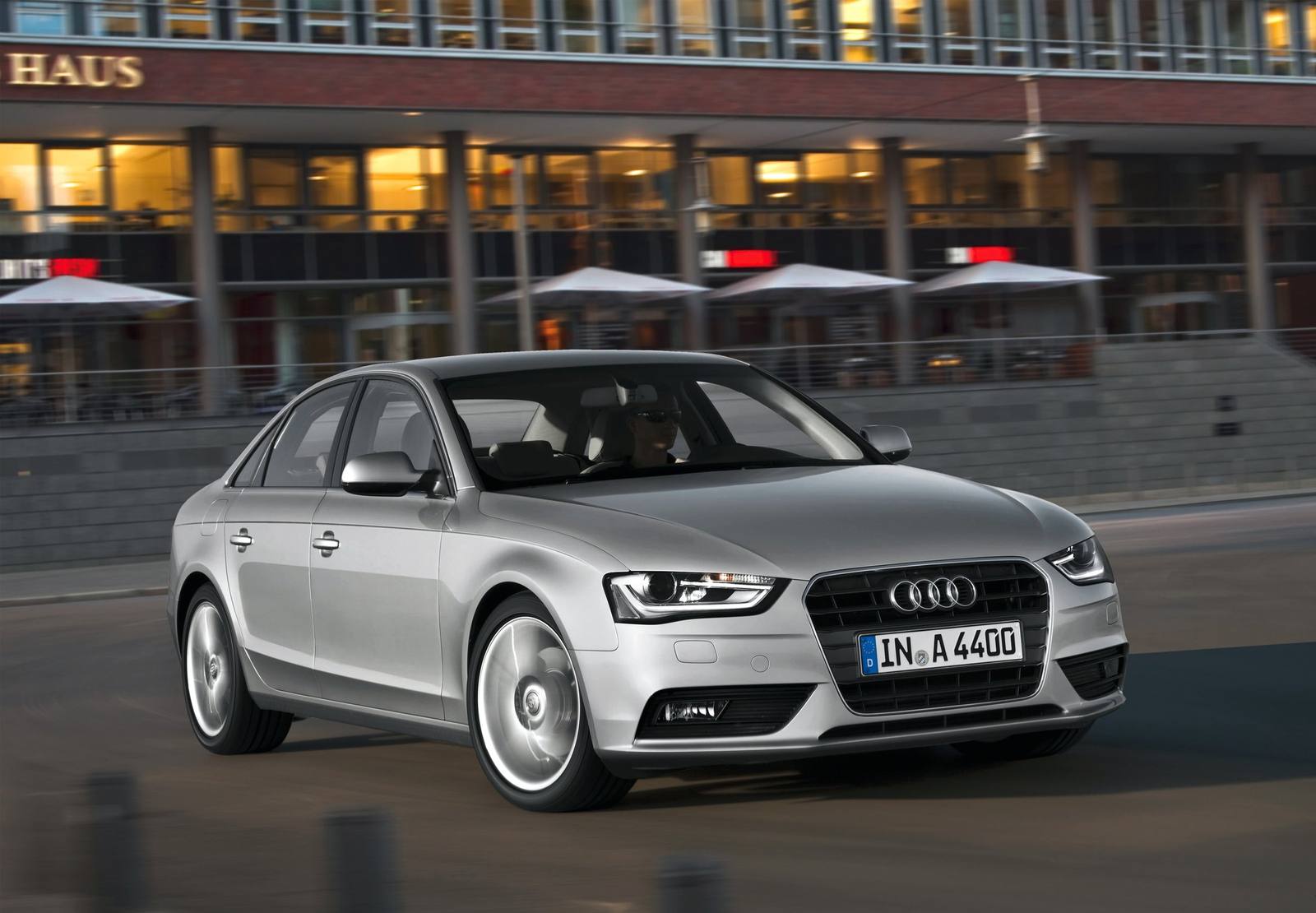 A4 2.0 TFSI S-line plus Sedan
