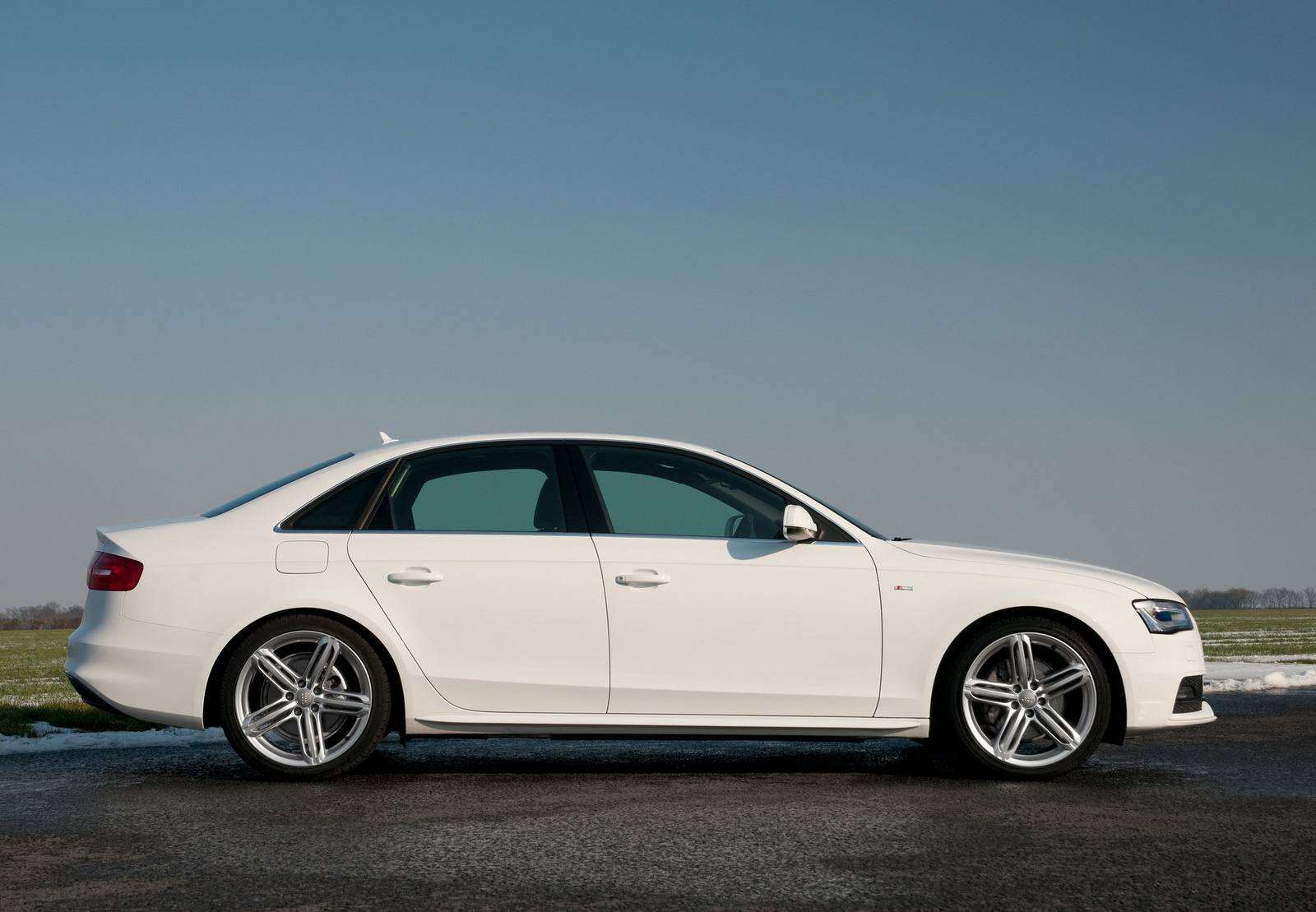 A4 2.0 TFSI S-line plus Sedan