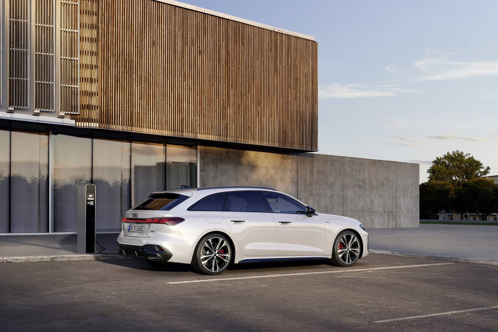 A5 Avant e-hybrid quattro (220 kW)