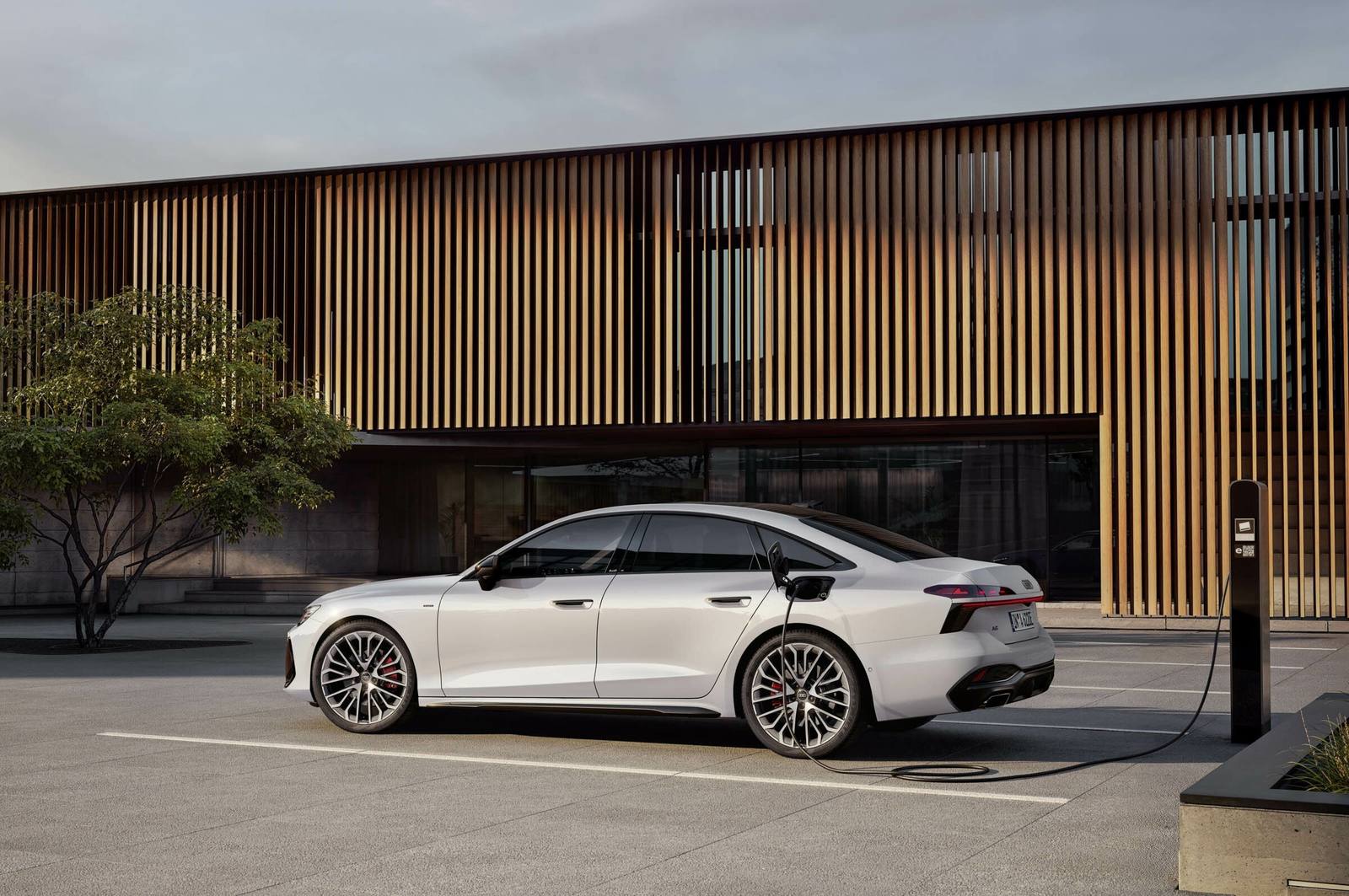 A6 Sedan e-hybrid quattro (270 kW)
