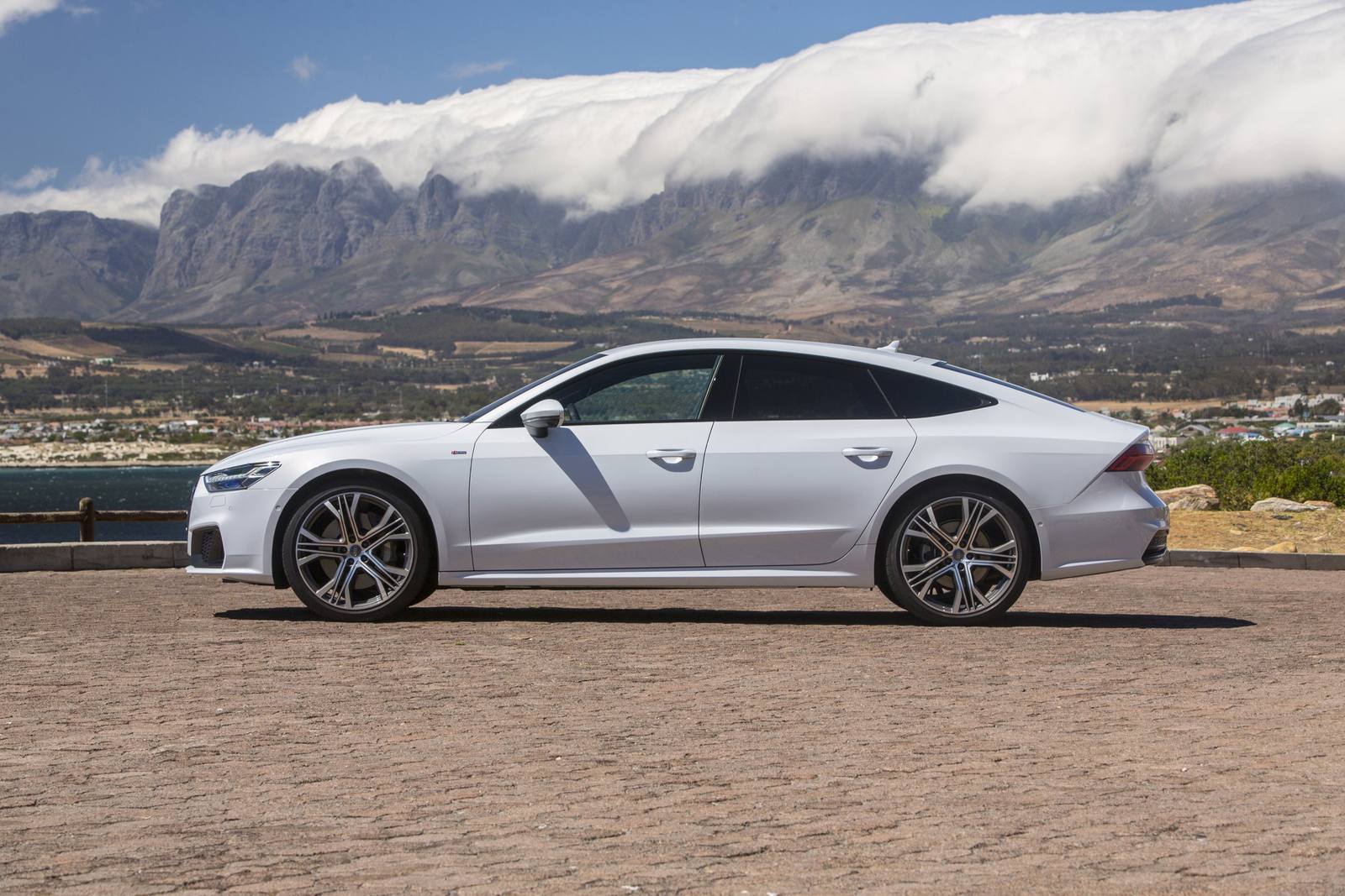 A7 Sportback 55 TFSI quattro S line 1st edition (Japan)