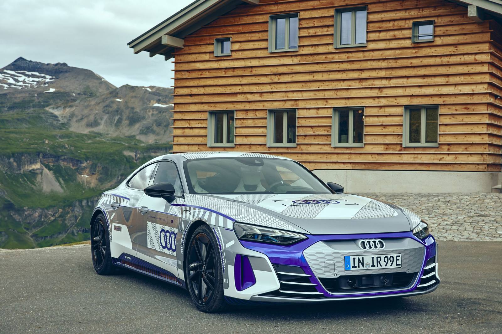RS e-tron GT ice race edition
