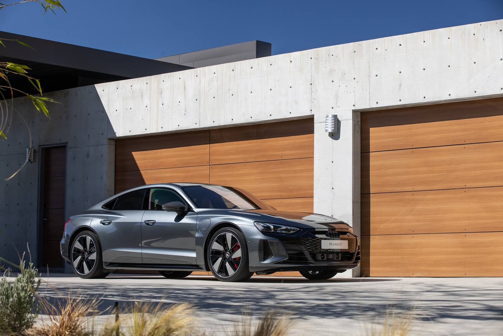 RS e-tron GT ice race edition