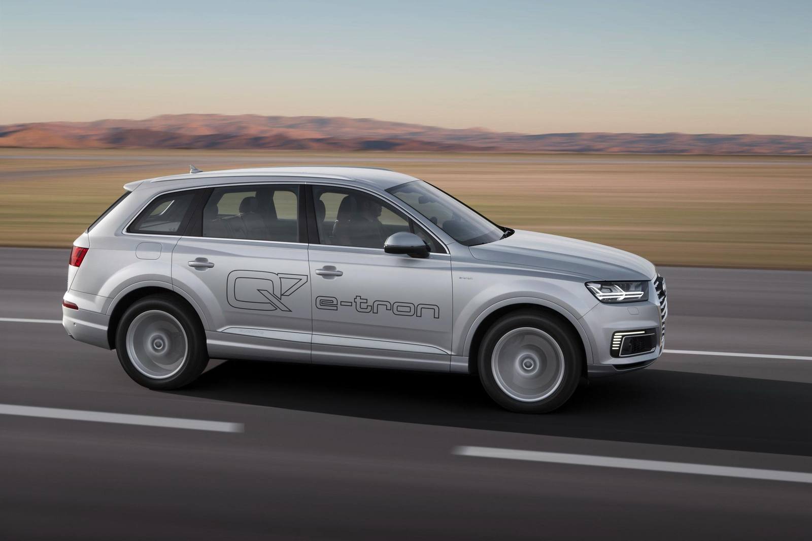 Q7 e-tron 3.0 TDI quattro